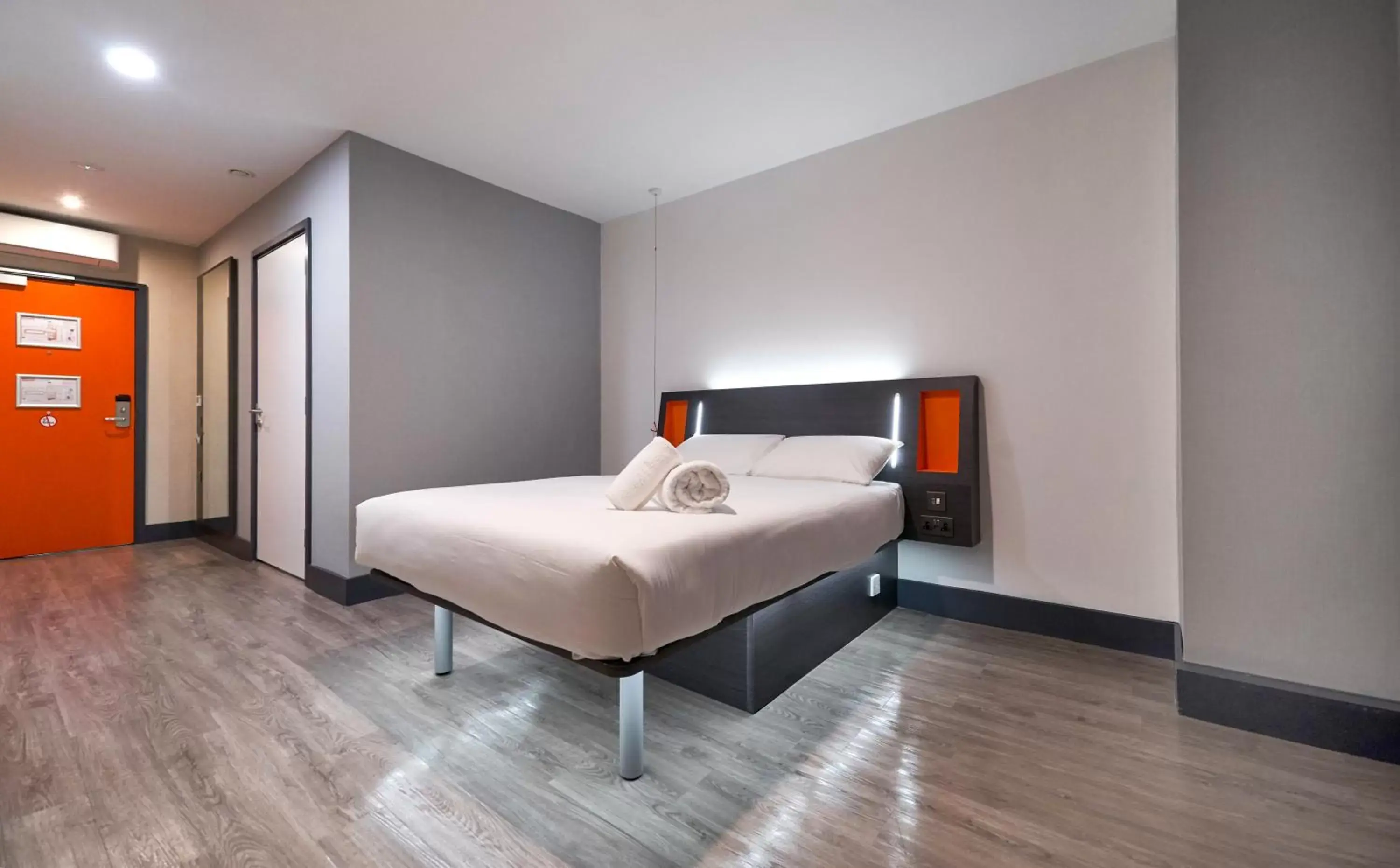 Photo of the whole room, Bed in easyHotel Milton Keynes