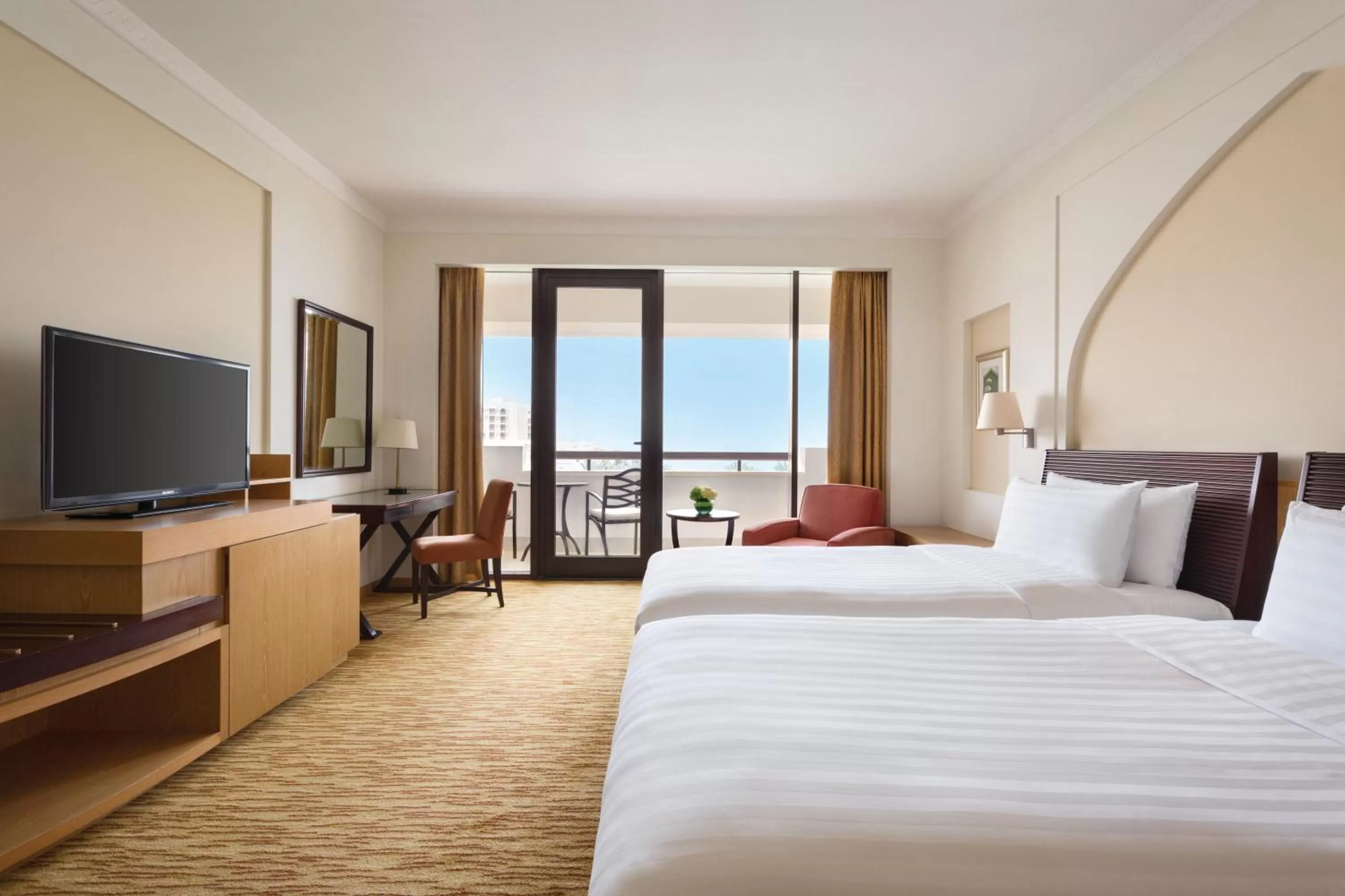 Photo of the whole room, Bed in Shangri-La Barr Al Jissah, Muscat