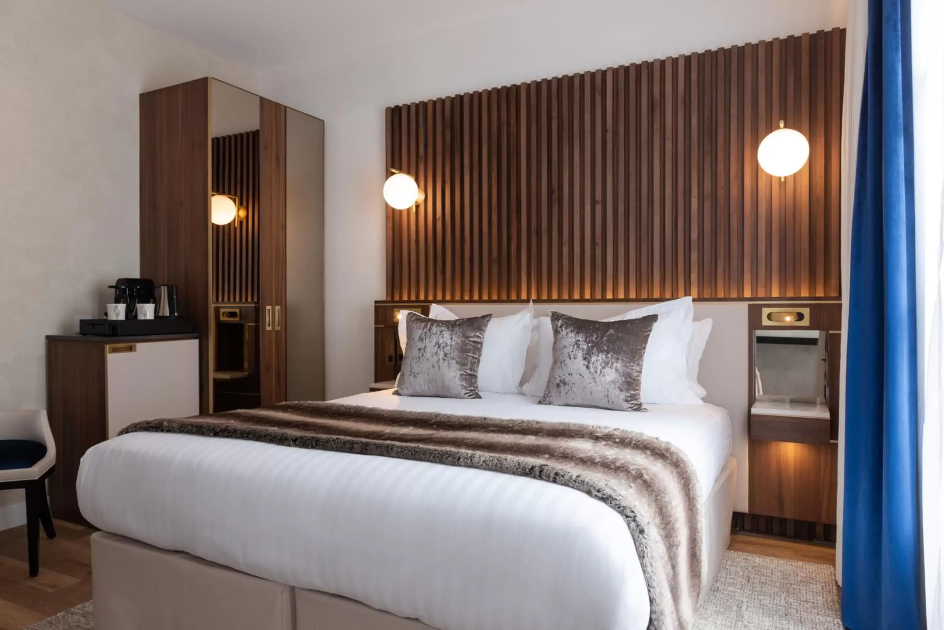 Bedroom, Bed in Lord Byron Bedroom, Bed in Lord Byron