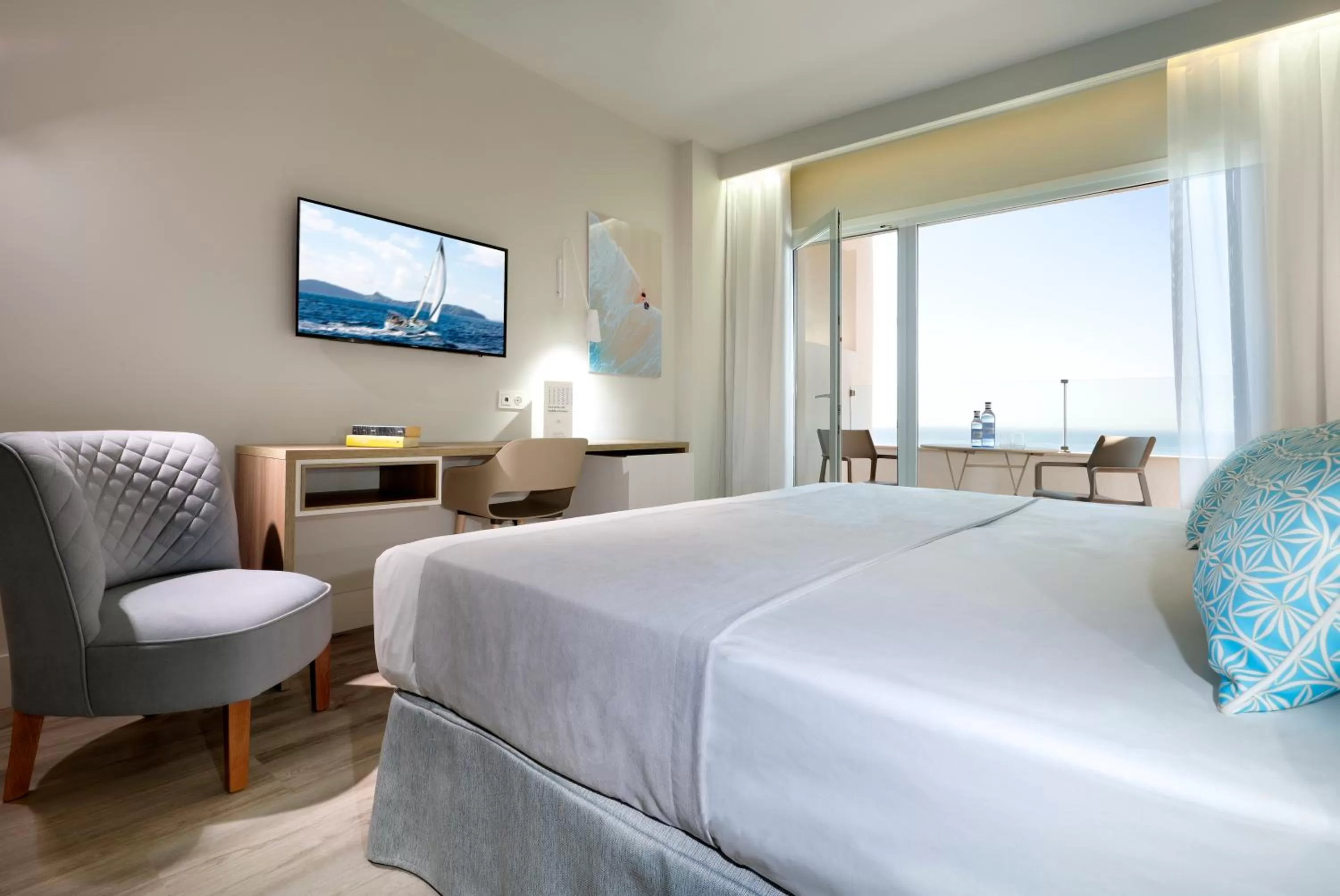 TV and multimedia, Bed in Hotel Benalma Costa del Sol