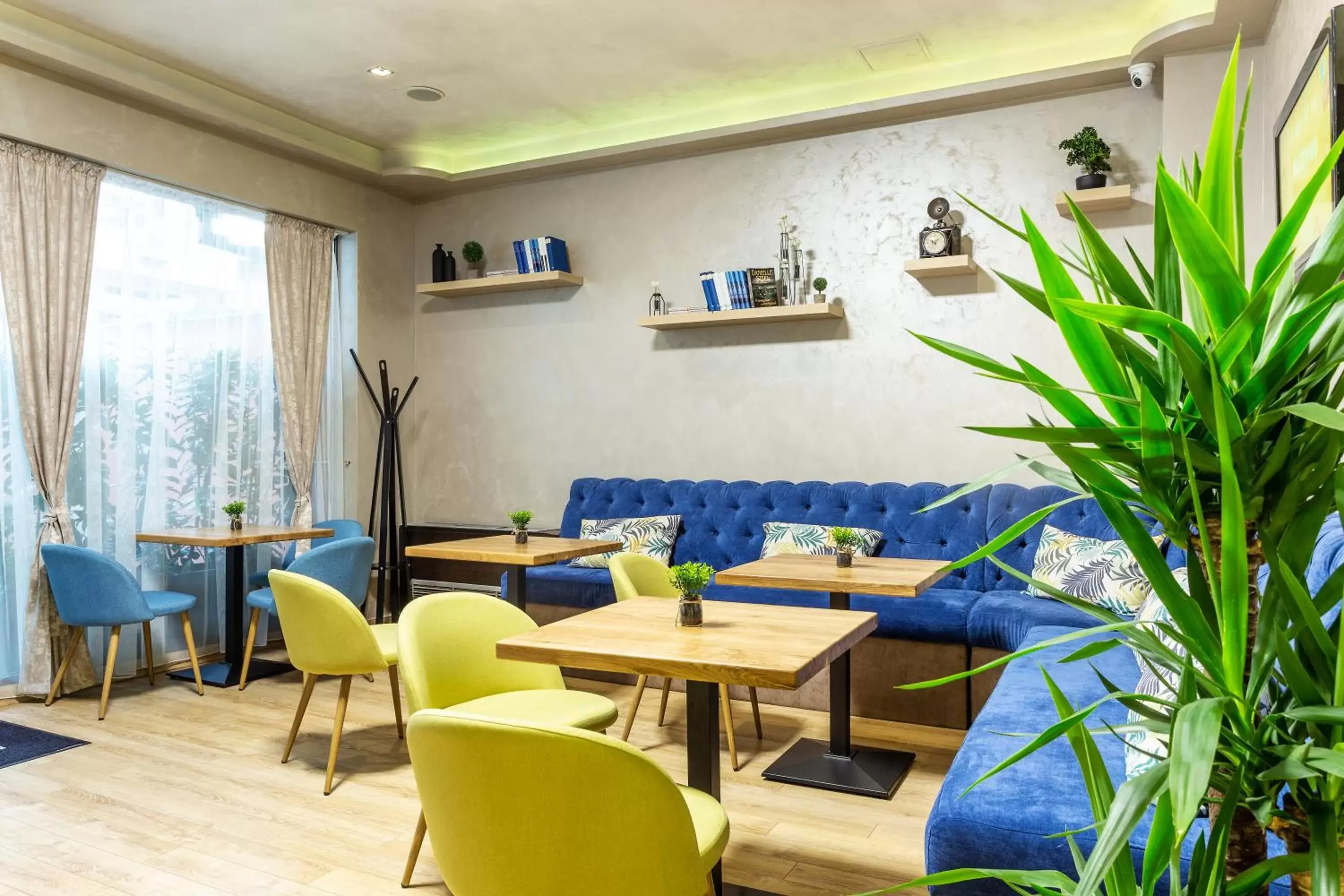 Lobby or reception, Restaurant/Places to Eat in City Avenue Hotel by HMG