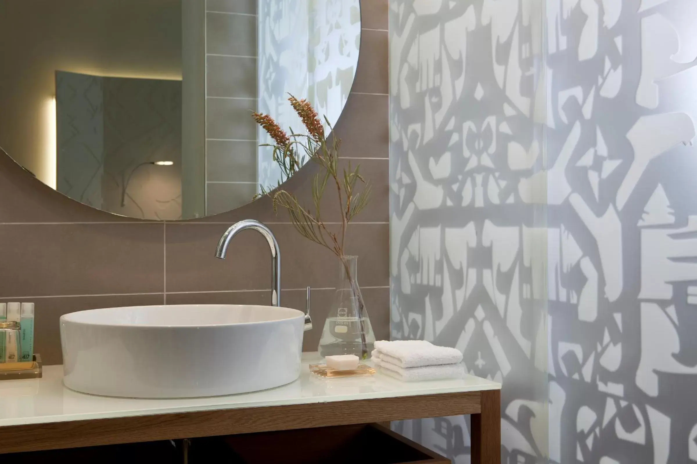 Bathroom in Mendeli Street Hotel