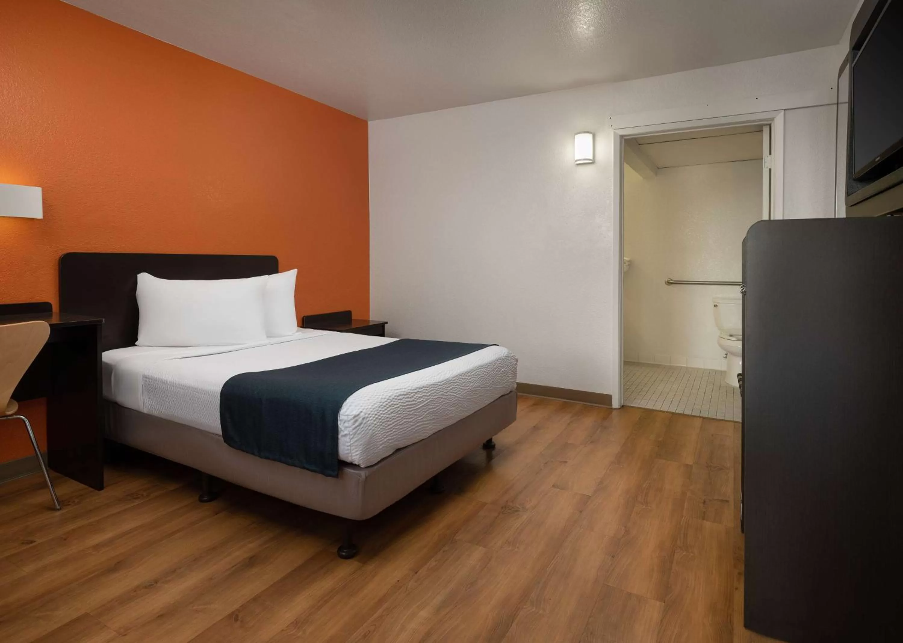 Bedroom, Bed in Motel 6-Carpinteria, CA - Santa Barbara - North