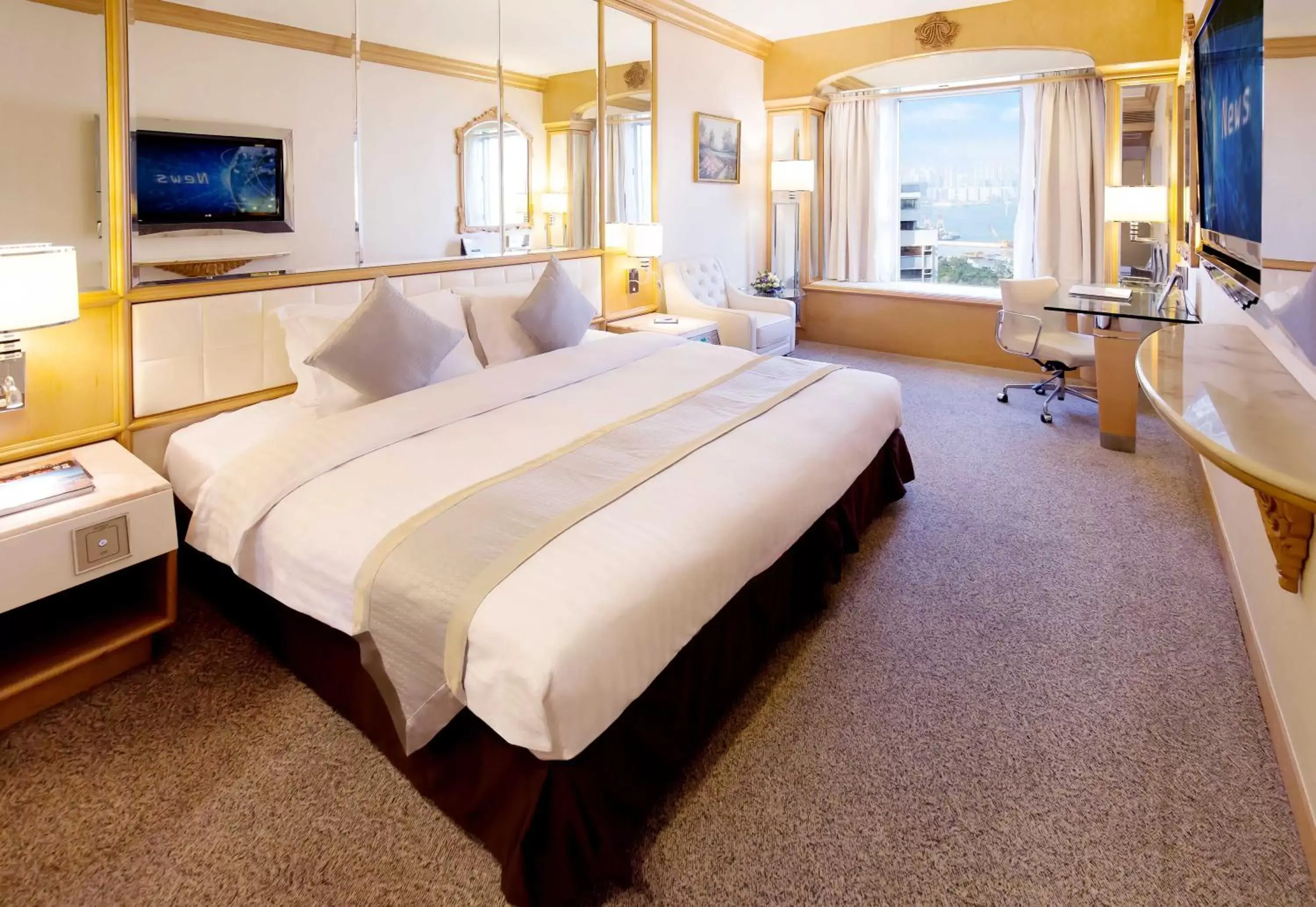 Bedroom in Regal Hongkong Hotel