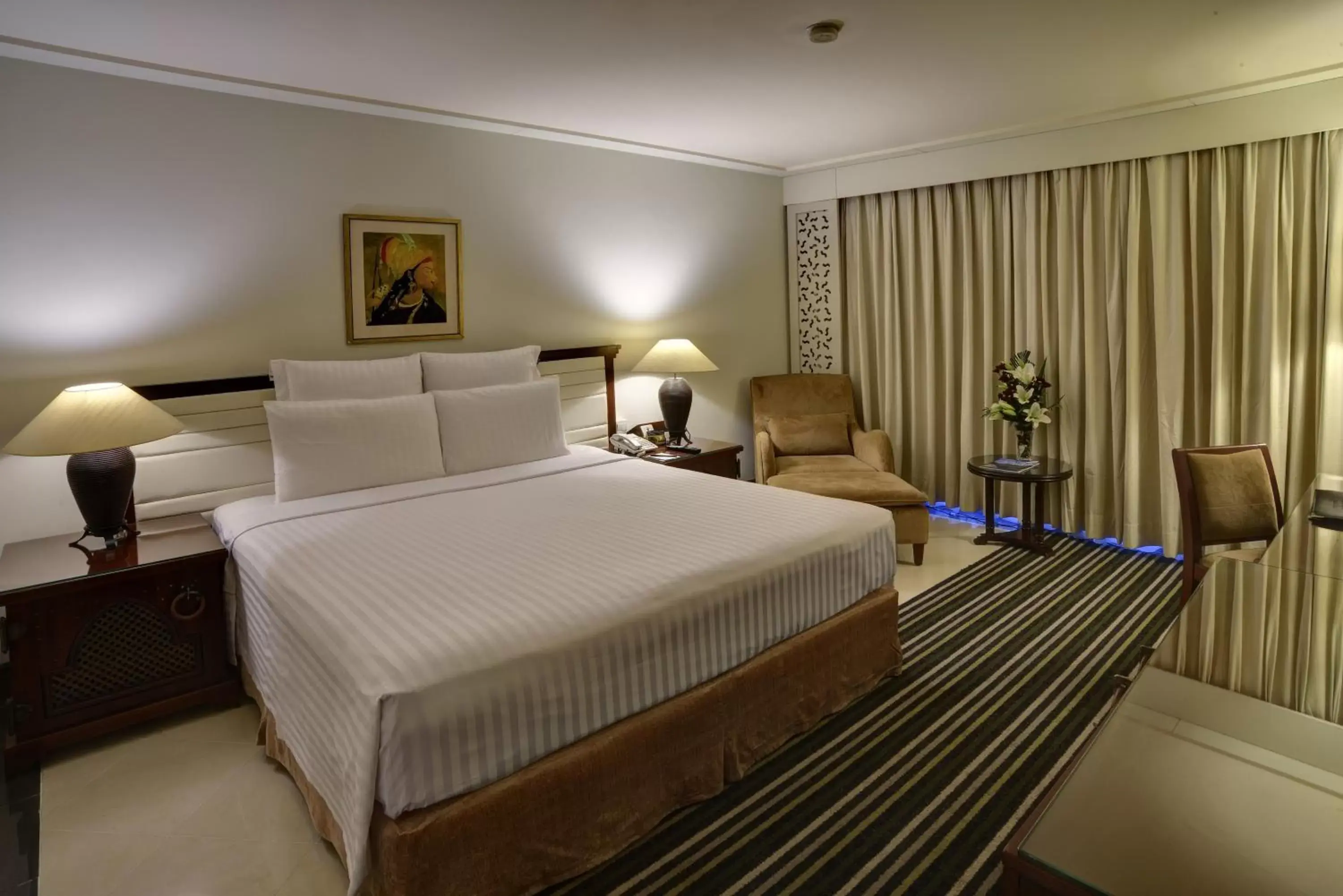 Bedroom, Bed in Pearl Continental Hotel, Rawalpindi