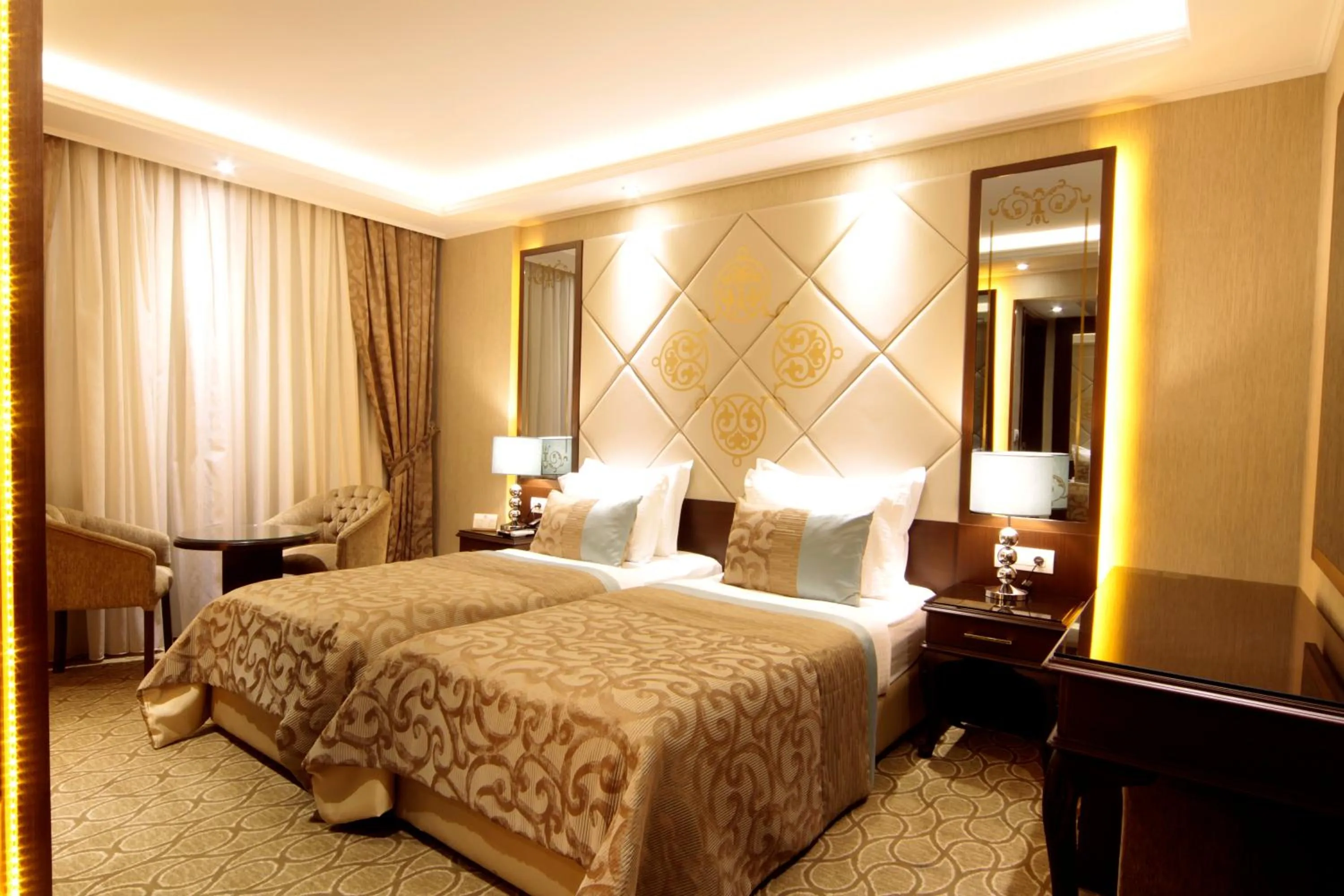 Photo of the whole room, Bed in Black Bird Hotel