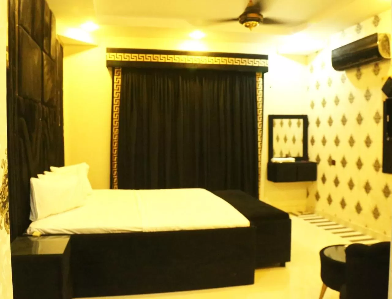 Bed in HOTEL DE SMART Multan