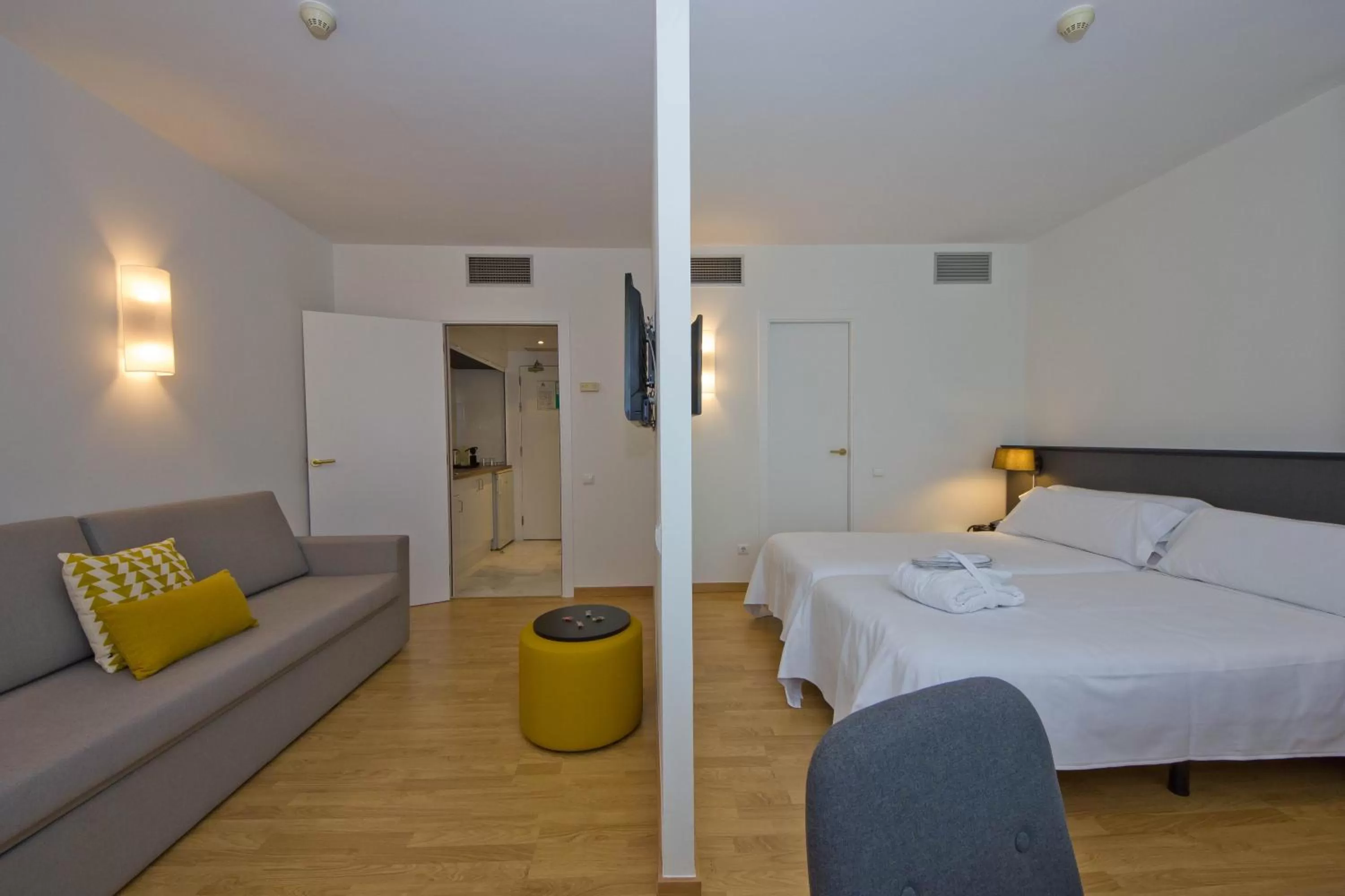 Bed in Aparthotel Atenea Valles