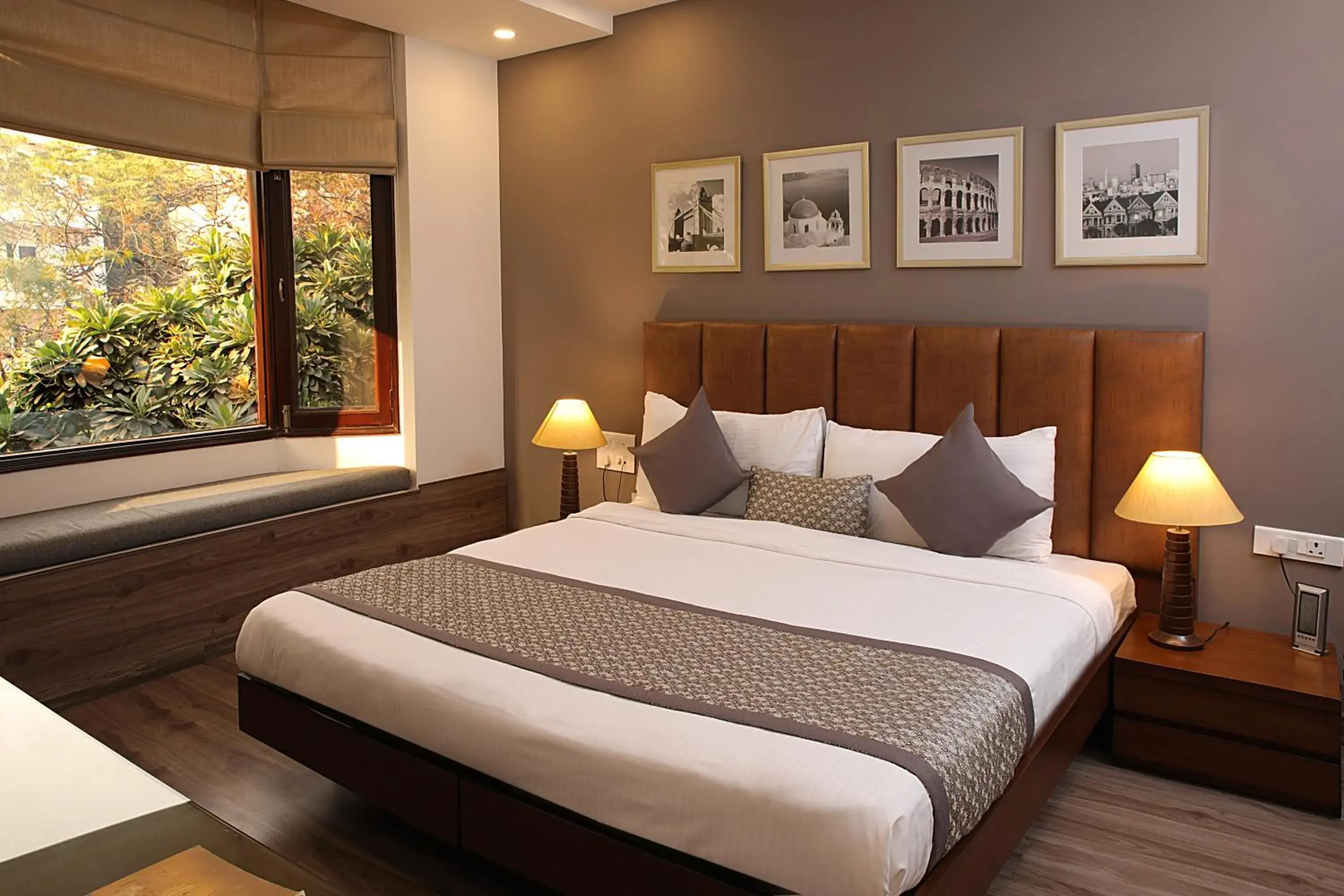 Bedroom, Bed in Ahuja Residency DLF Phase 2