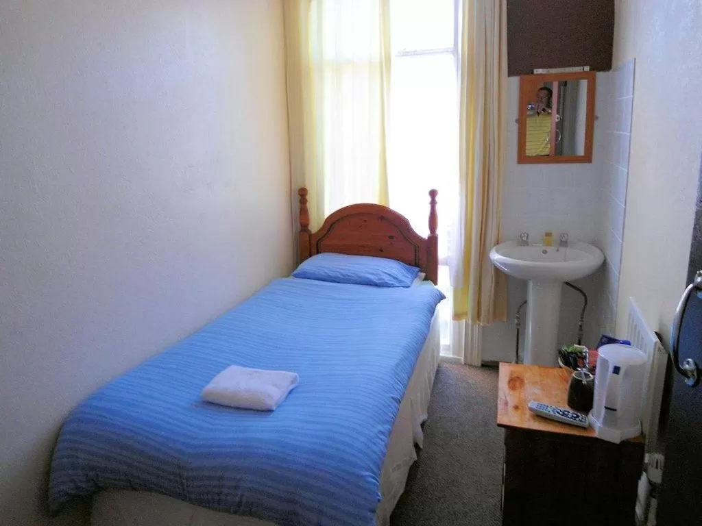 Single Room with Shared Bathroom in The Trevross