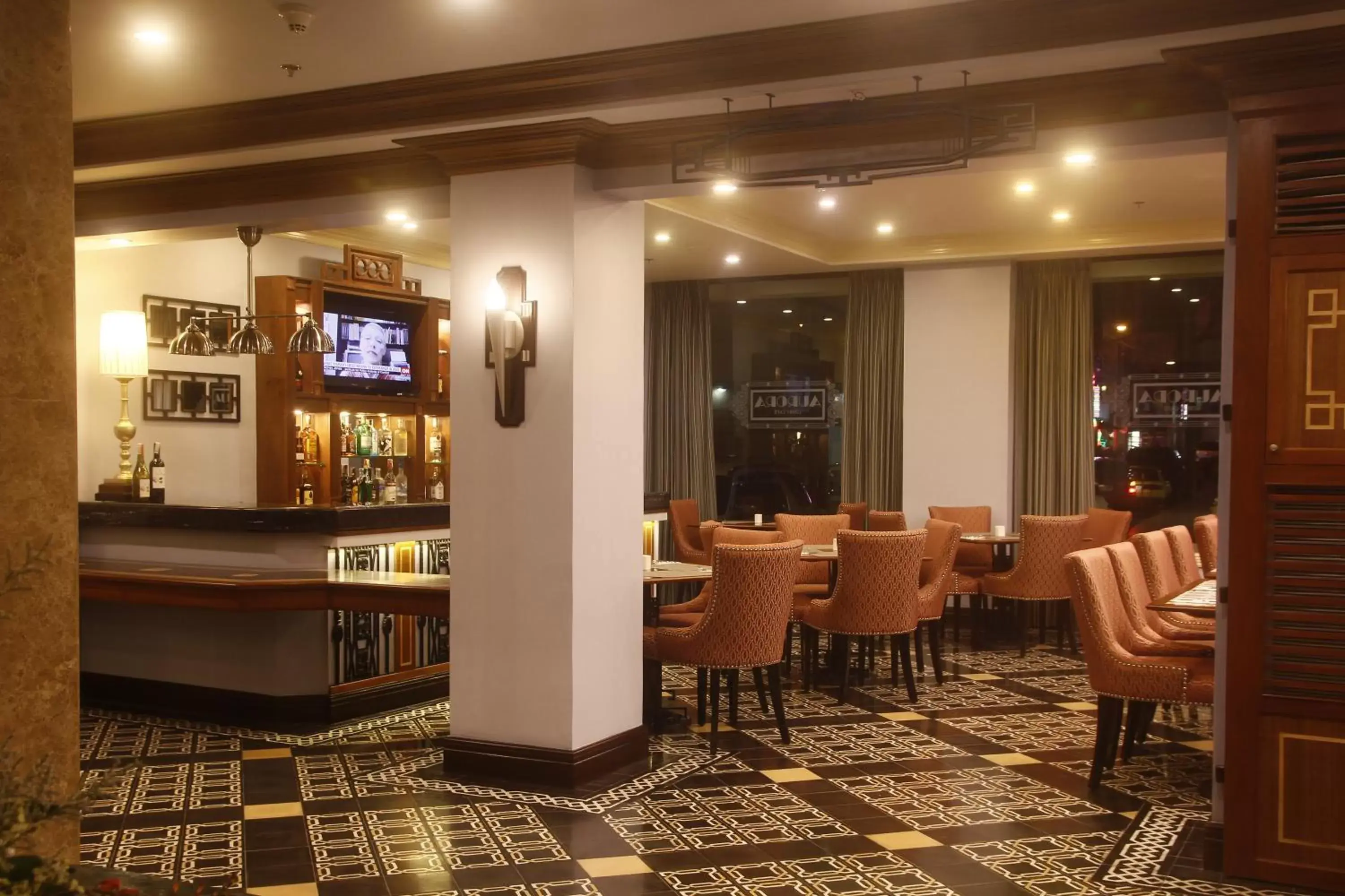 Restaurant/places to eat, Lounge/Bar in Herald Suites Polaris