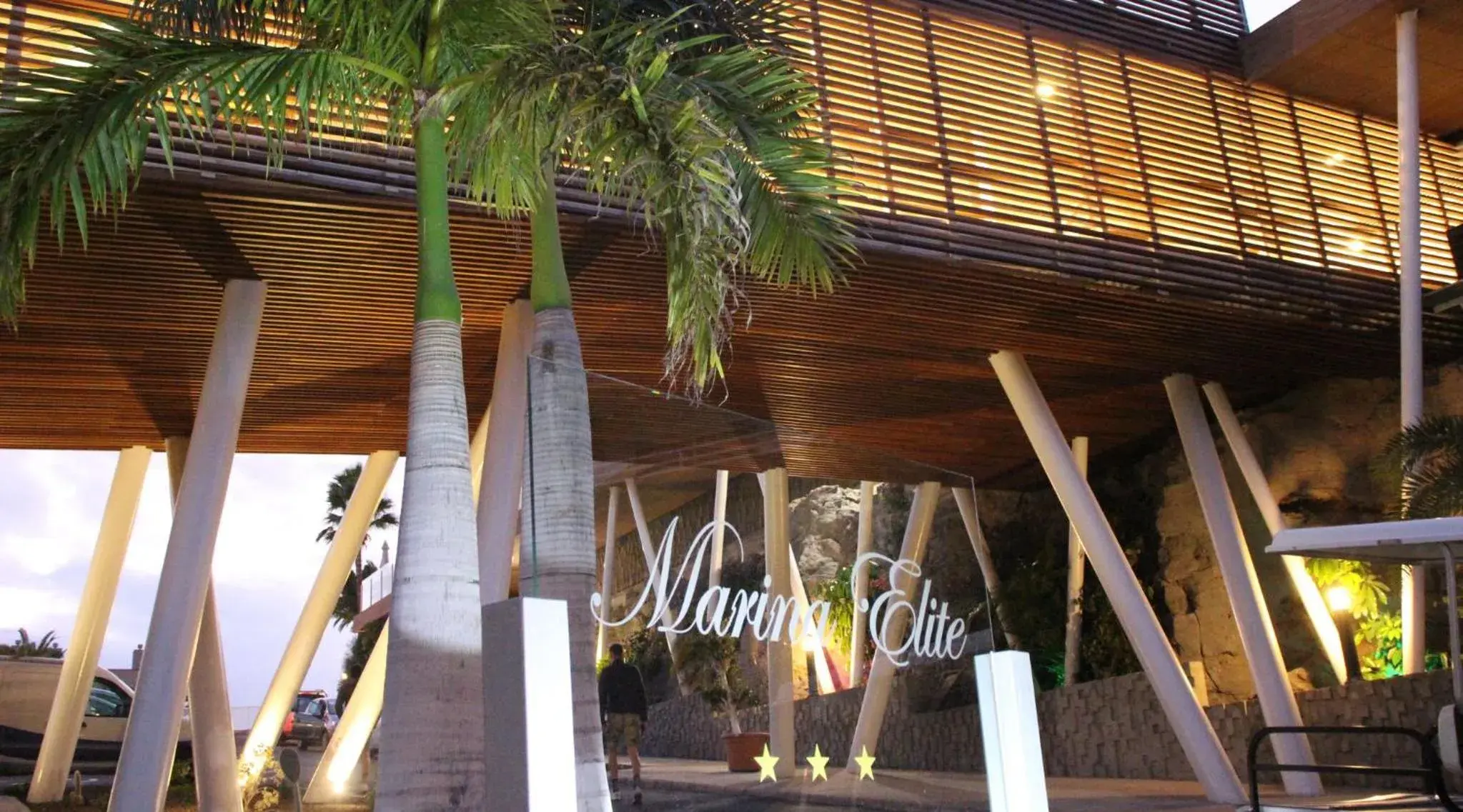 Facade/entrance in Marina Elite Facade/entrance in Marina Elite