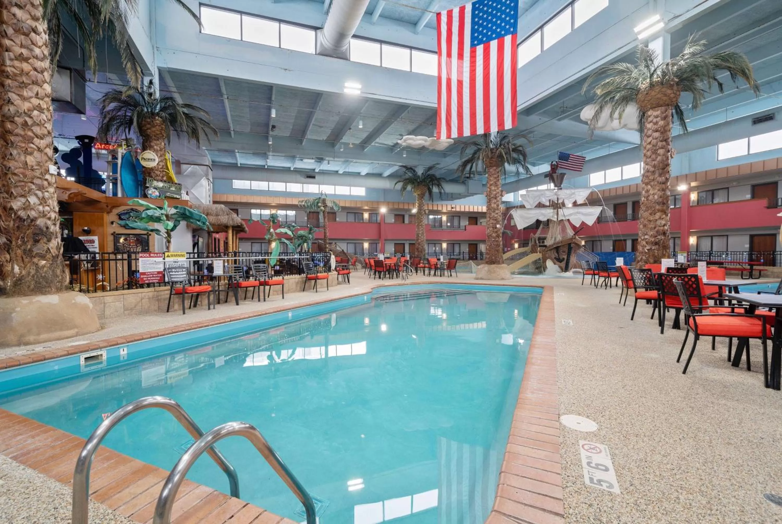 Swimming pool in Ramada by Wyndham Sioux Falls Airport - Waterpark Resort & Event Center