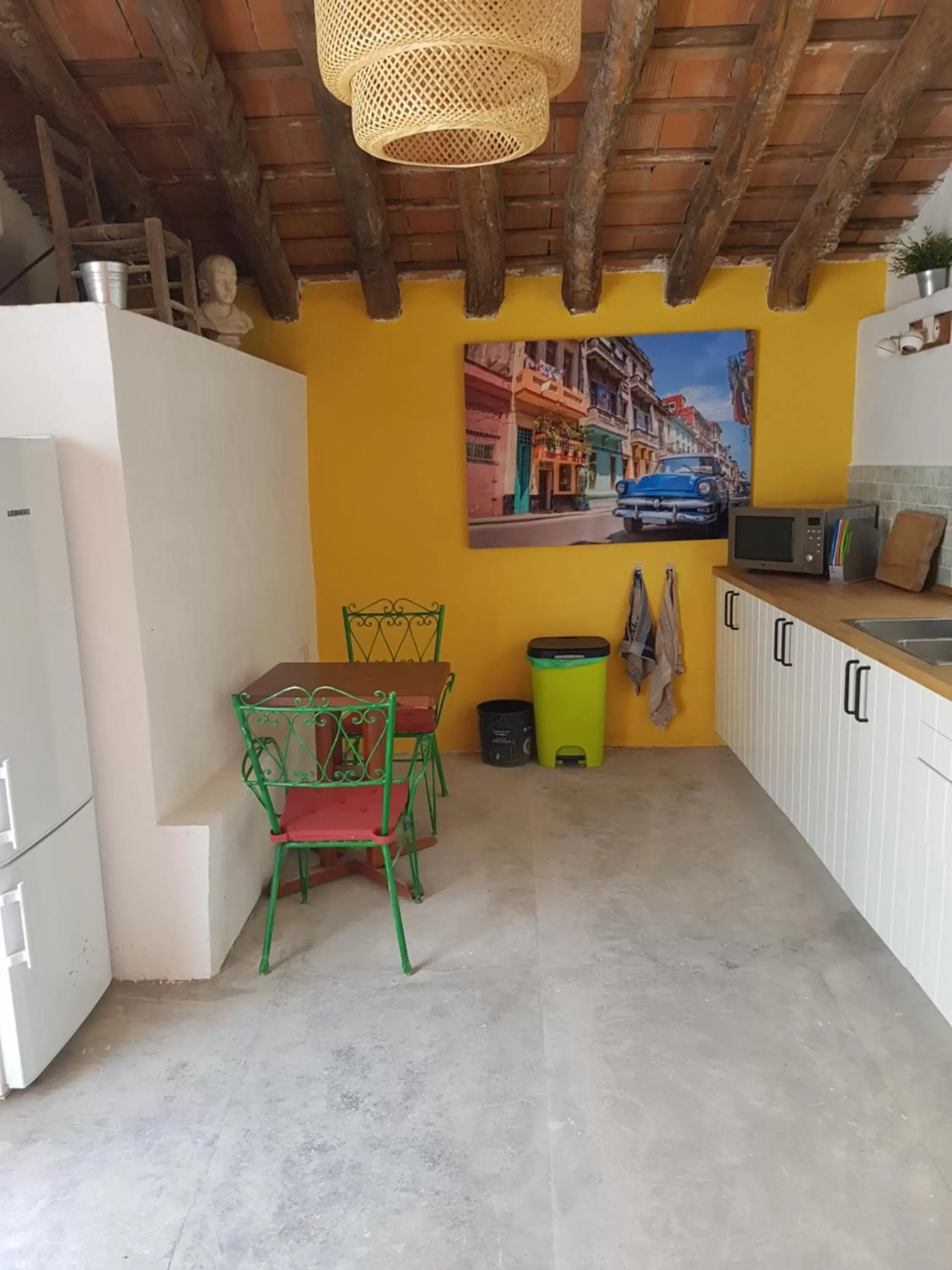 Communal kitchen in Finca La Higuera - Boutique B&B