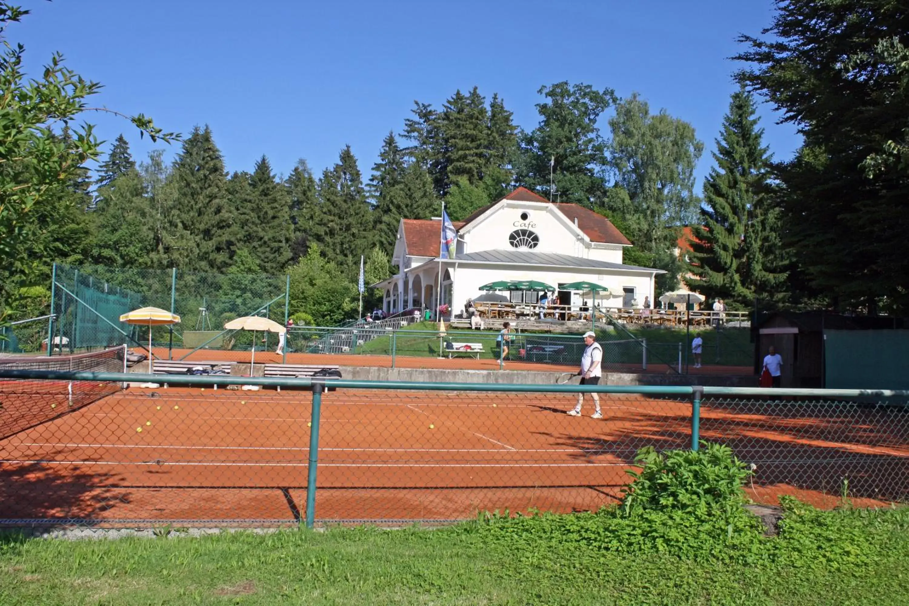 Tennis court, Tennis/Squash in Steigenberger Hotel Der Sonnenhof