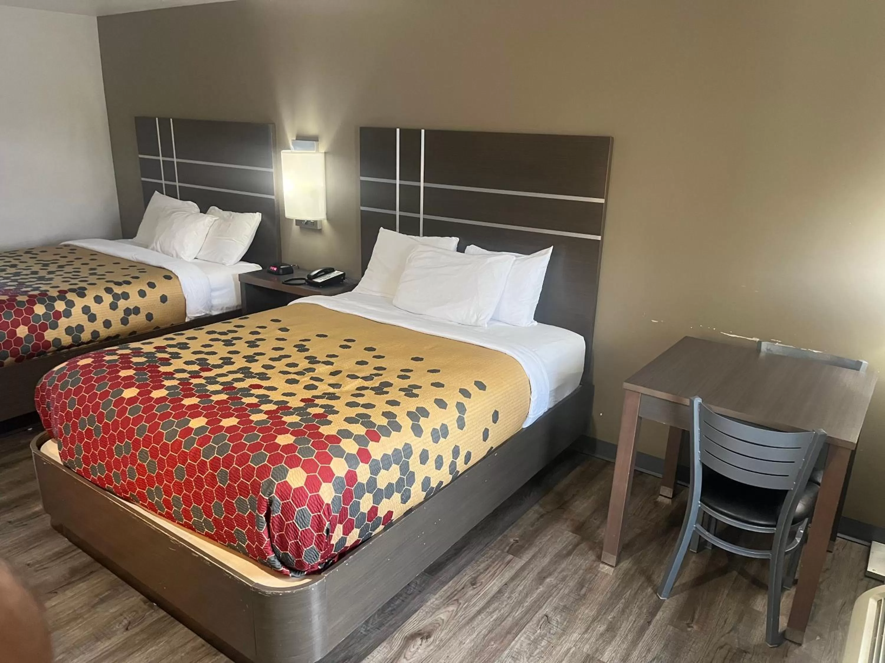 Bed in Econo Lodge Inn & Suites Murfreesboro Shopping District