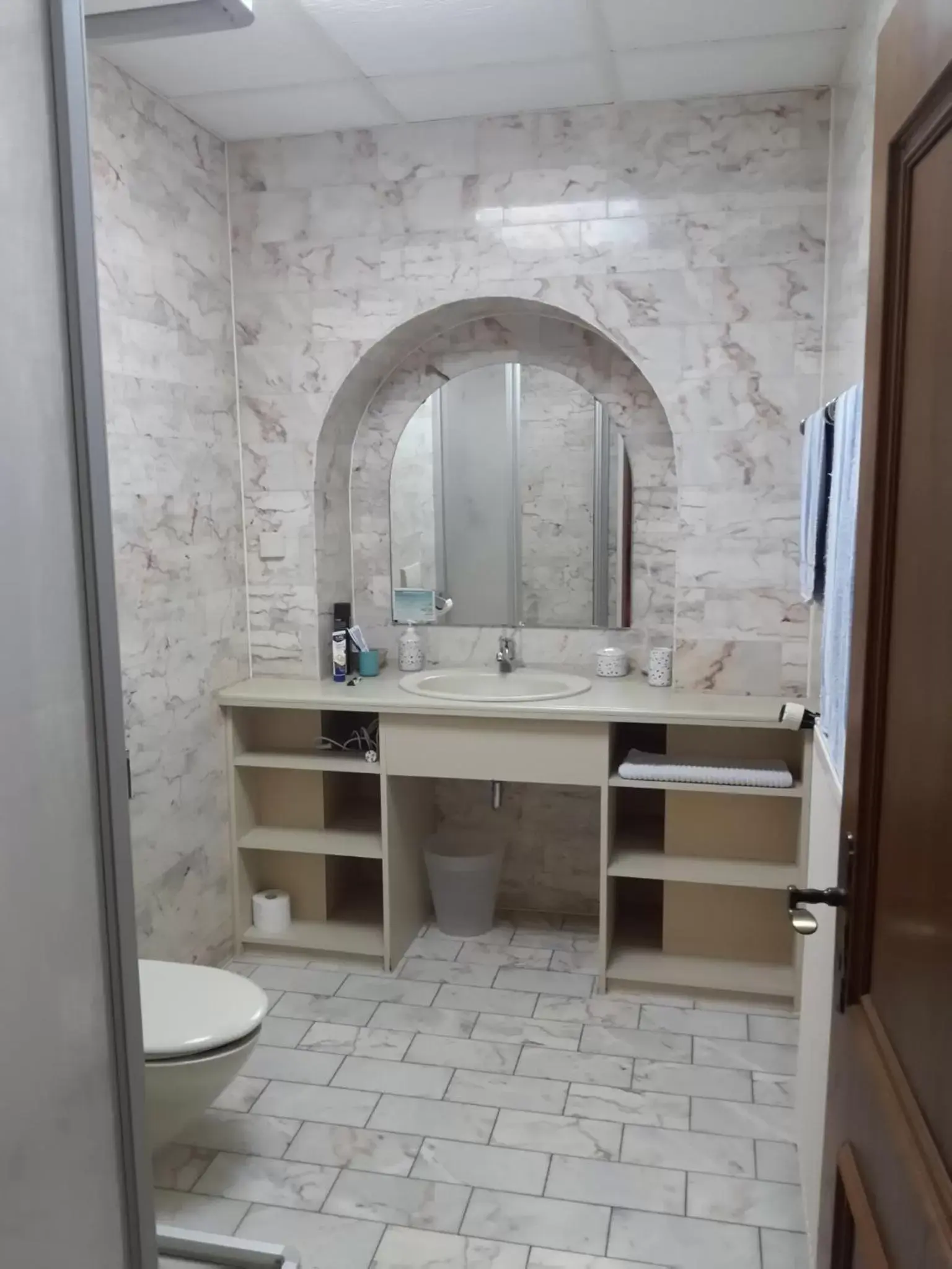 Double Room with Shower in Hotel Zum Schwanen Double Room with Shower in Hotel Zum Schwanen