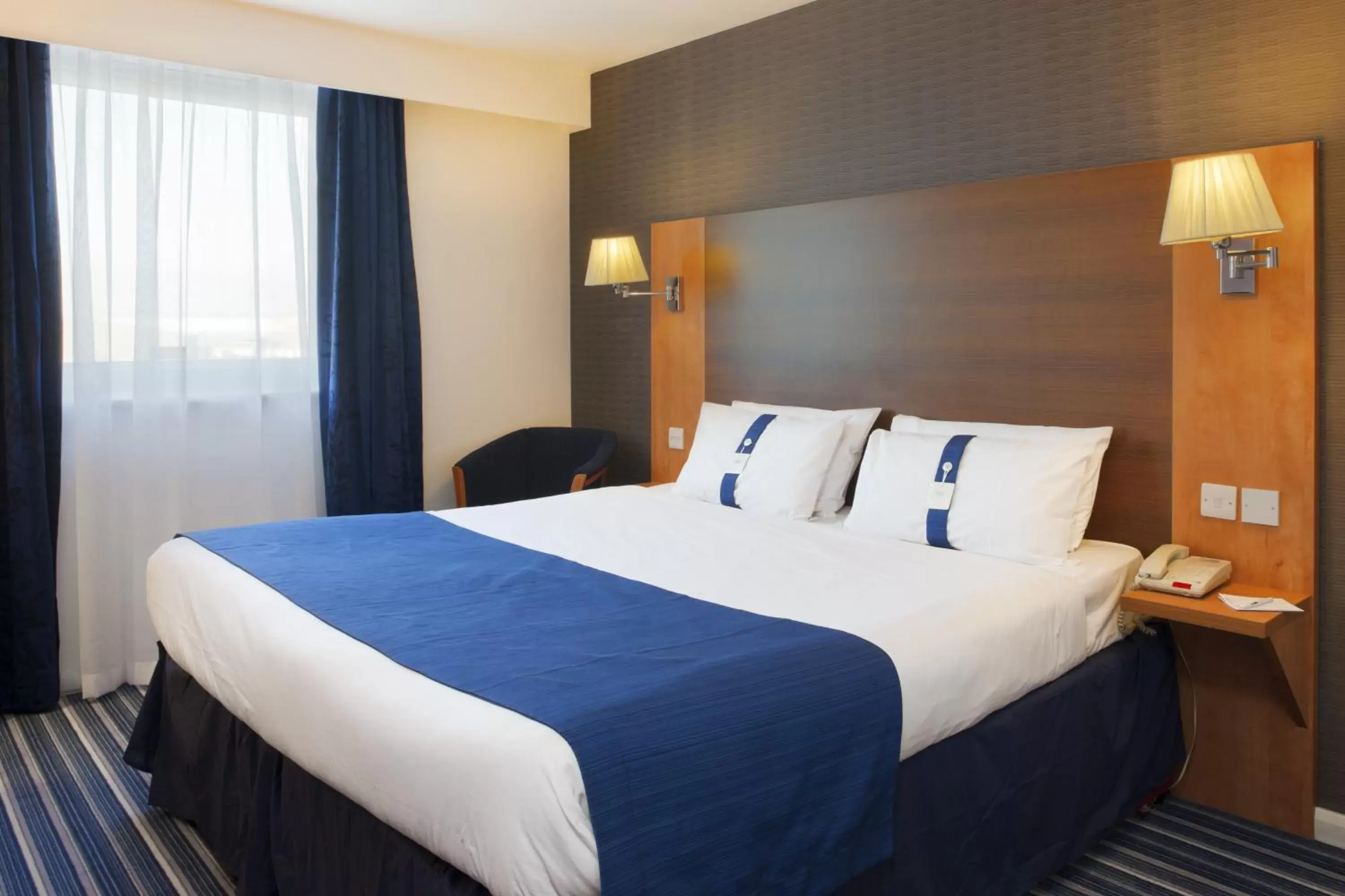 Photo of the whole room, Bed in Holiday Inn Express Nuneaton, an IHG Hotel