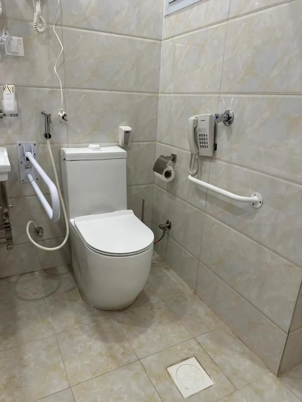 Toilet in Taj Aleiman Hotel 