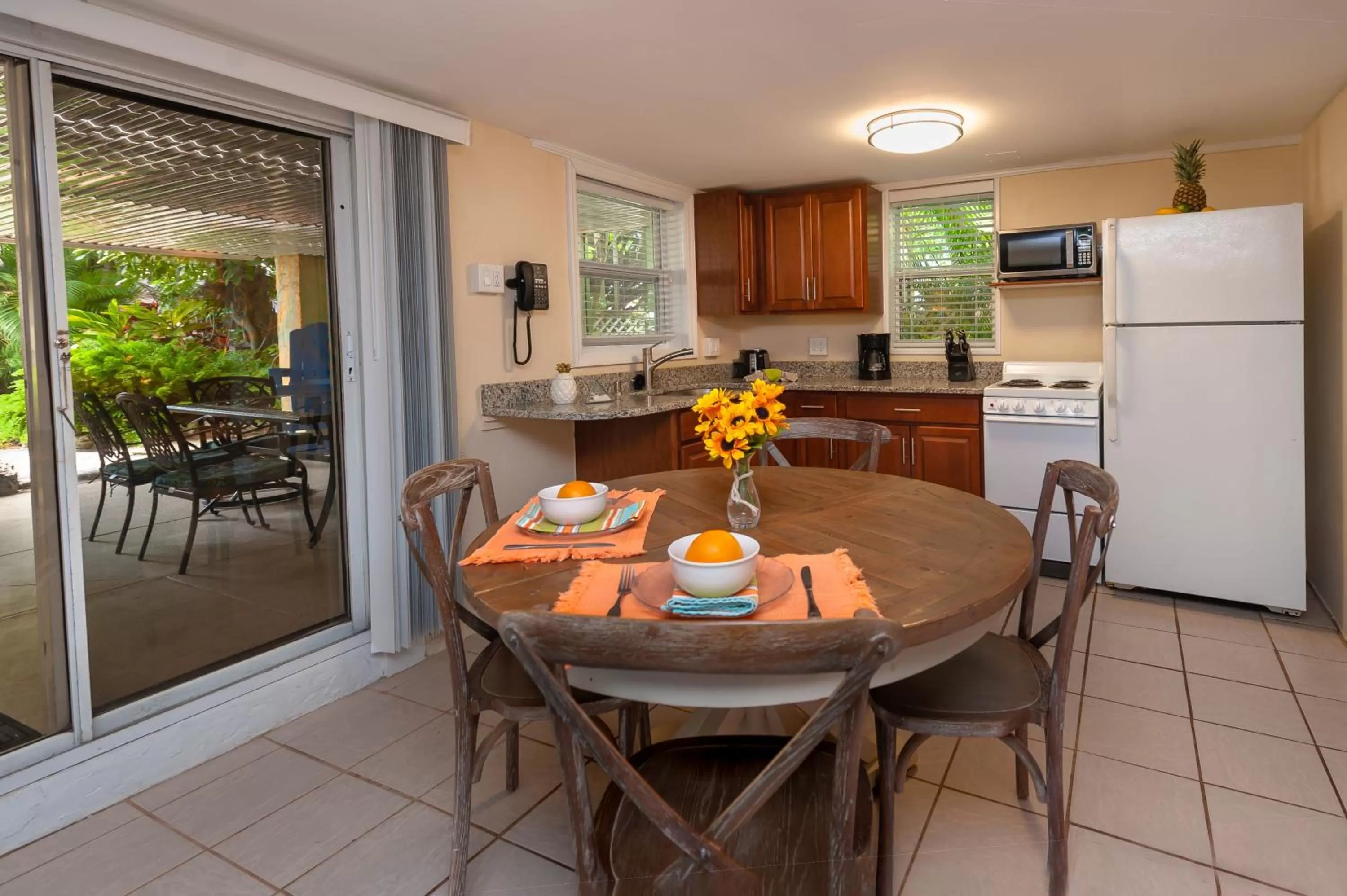 Kitchen or kitchenette in Cedar Cove Resort & Cottages