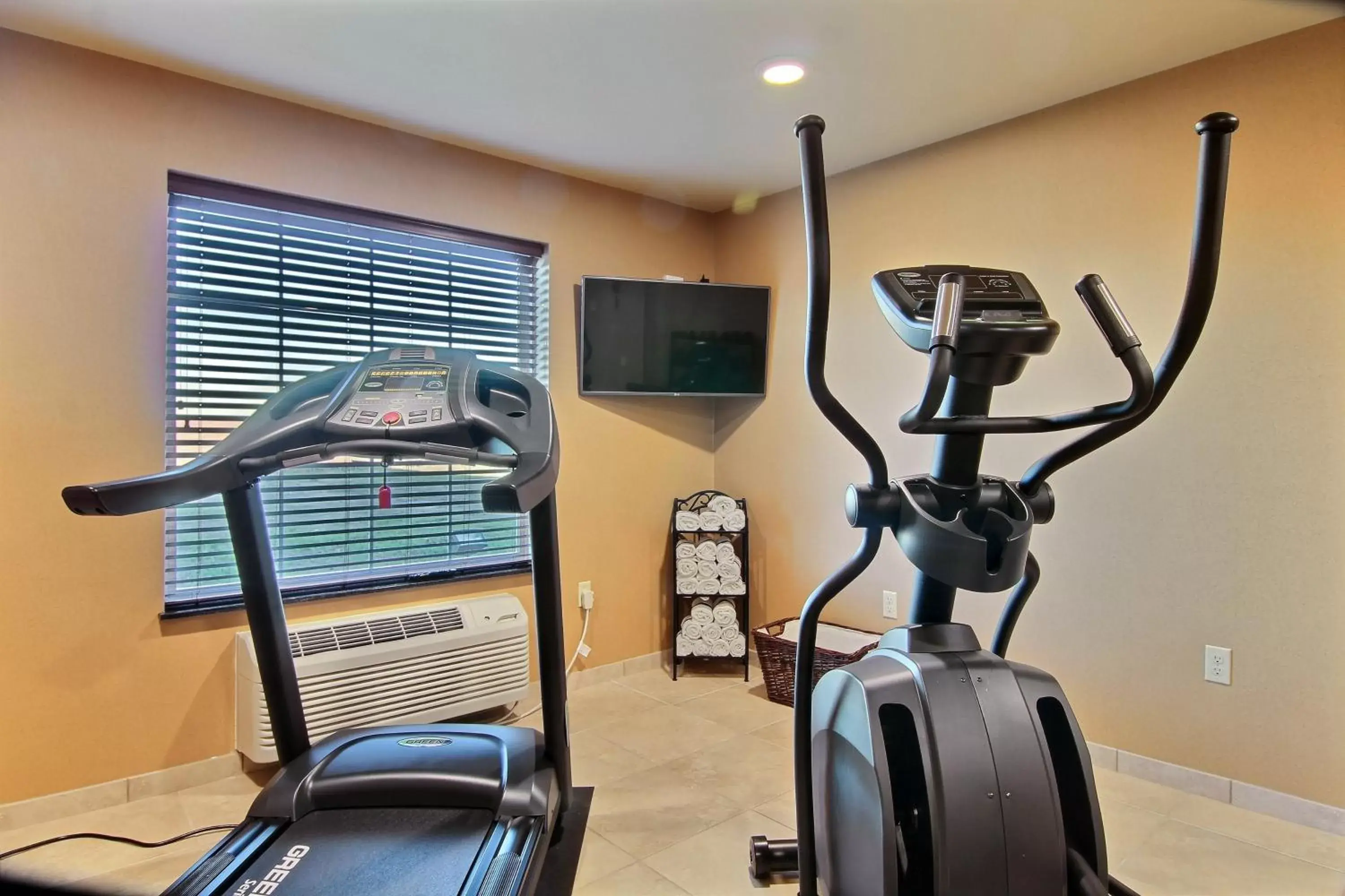 Fitness centre/facilities, Fitness Center/Facilities in Cobblestone Hotel & Suites - Beulah