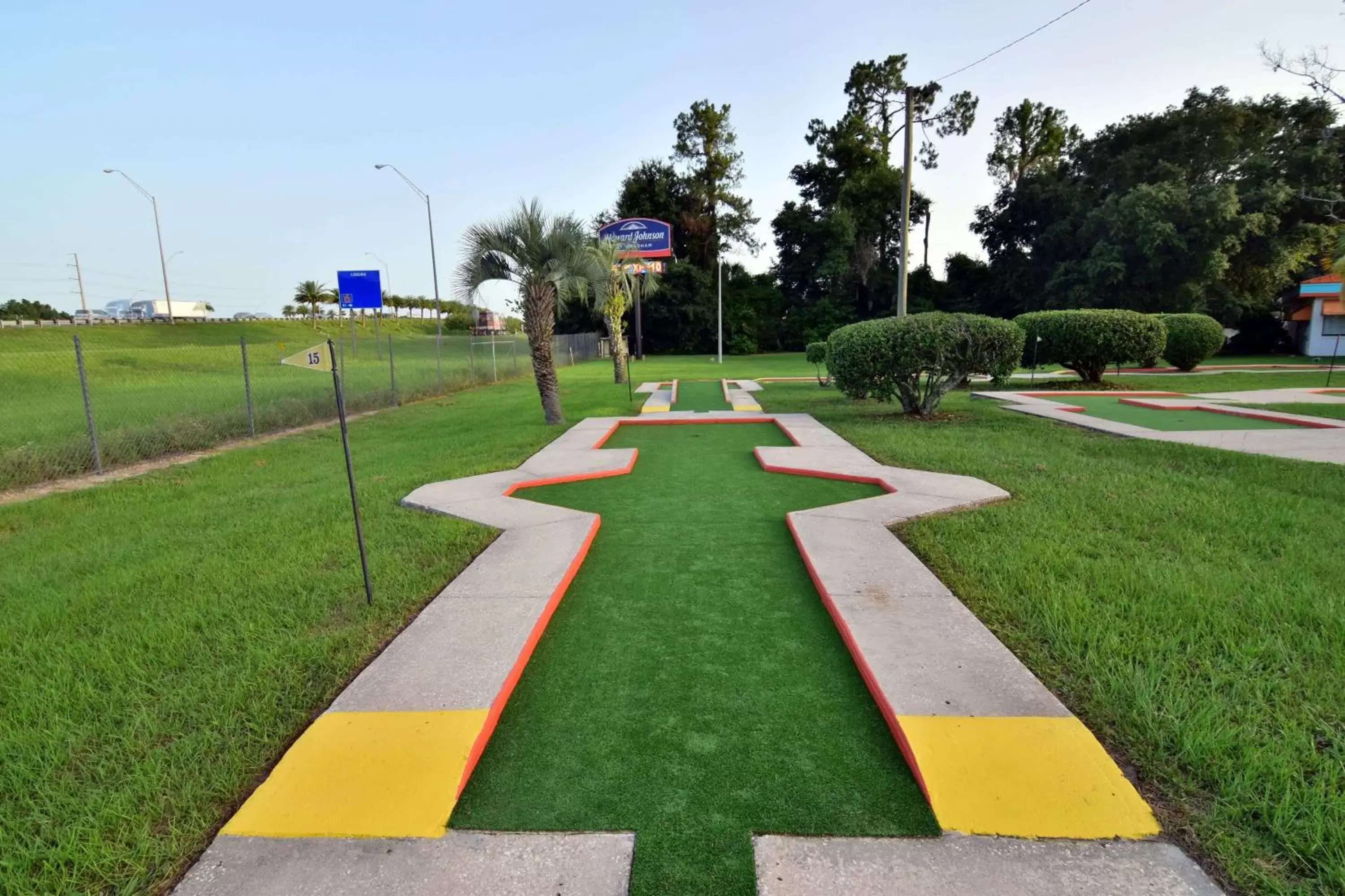 Golfcourse, Garden in Howard Johnson by Wyndham Ocala FL