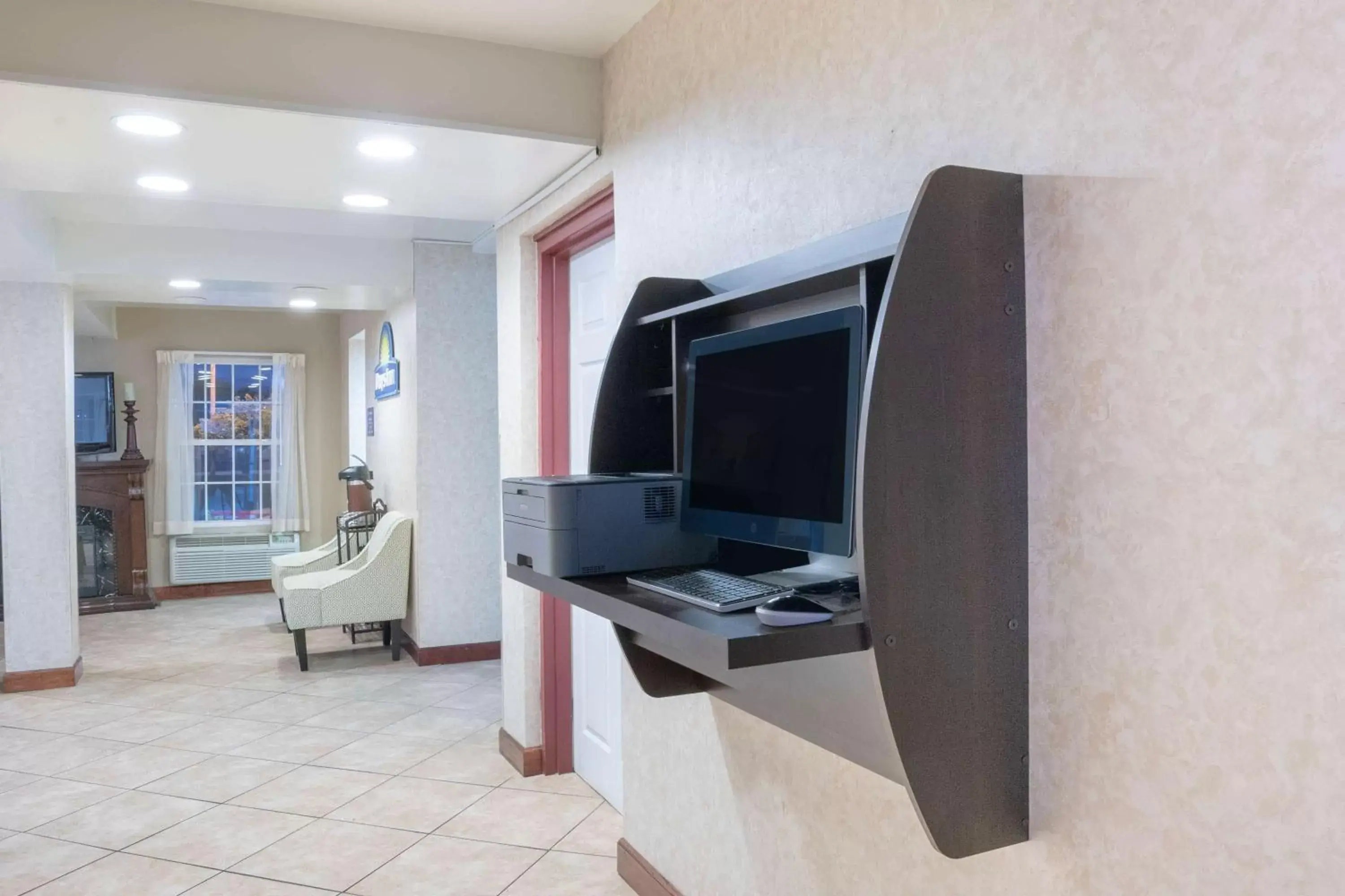 On site, TV/Entertainment Center in Days Inn by Wyndham Cave City