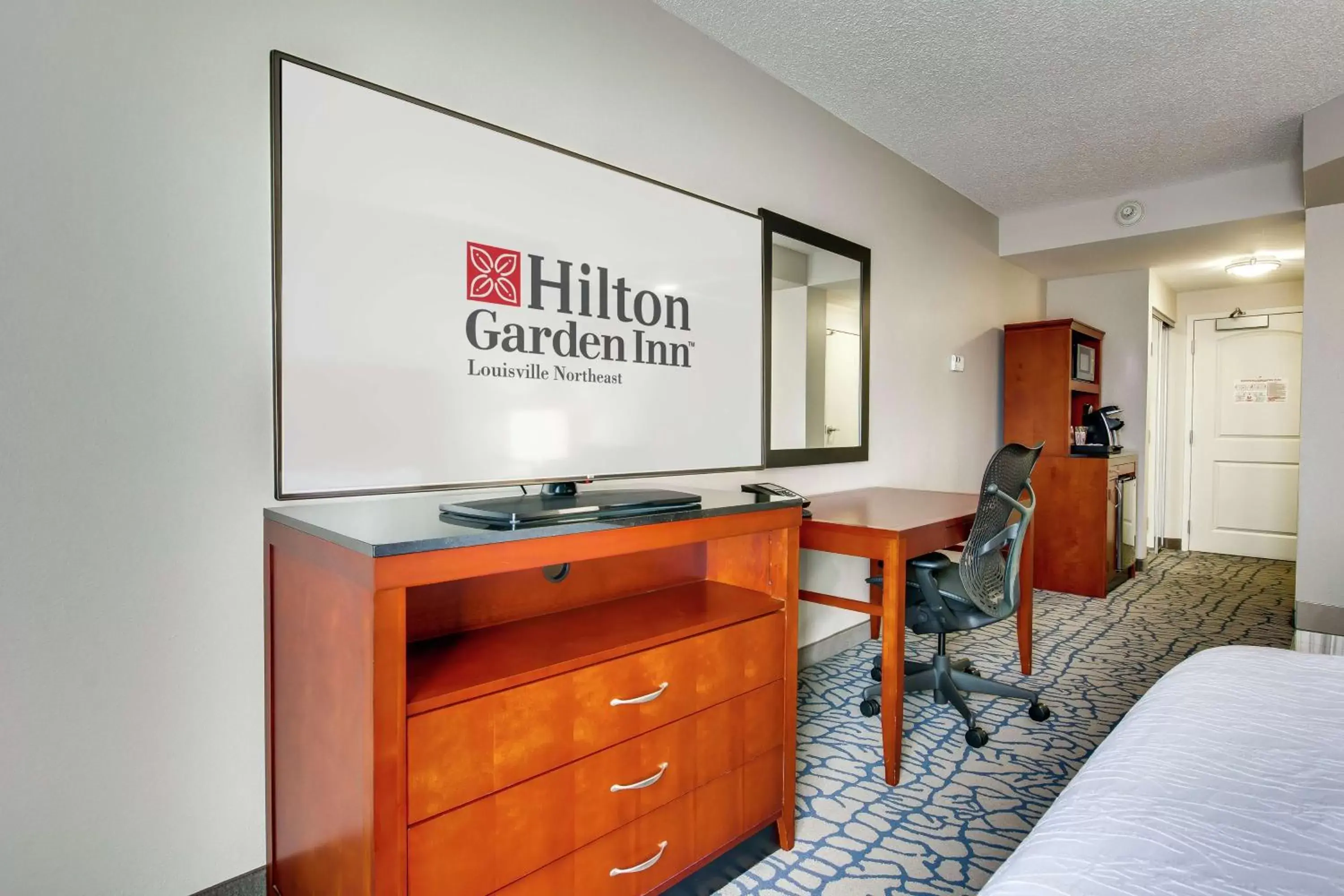 Bedroom in Hilton Garden Inn Louisville-Northeast