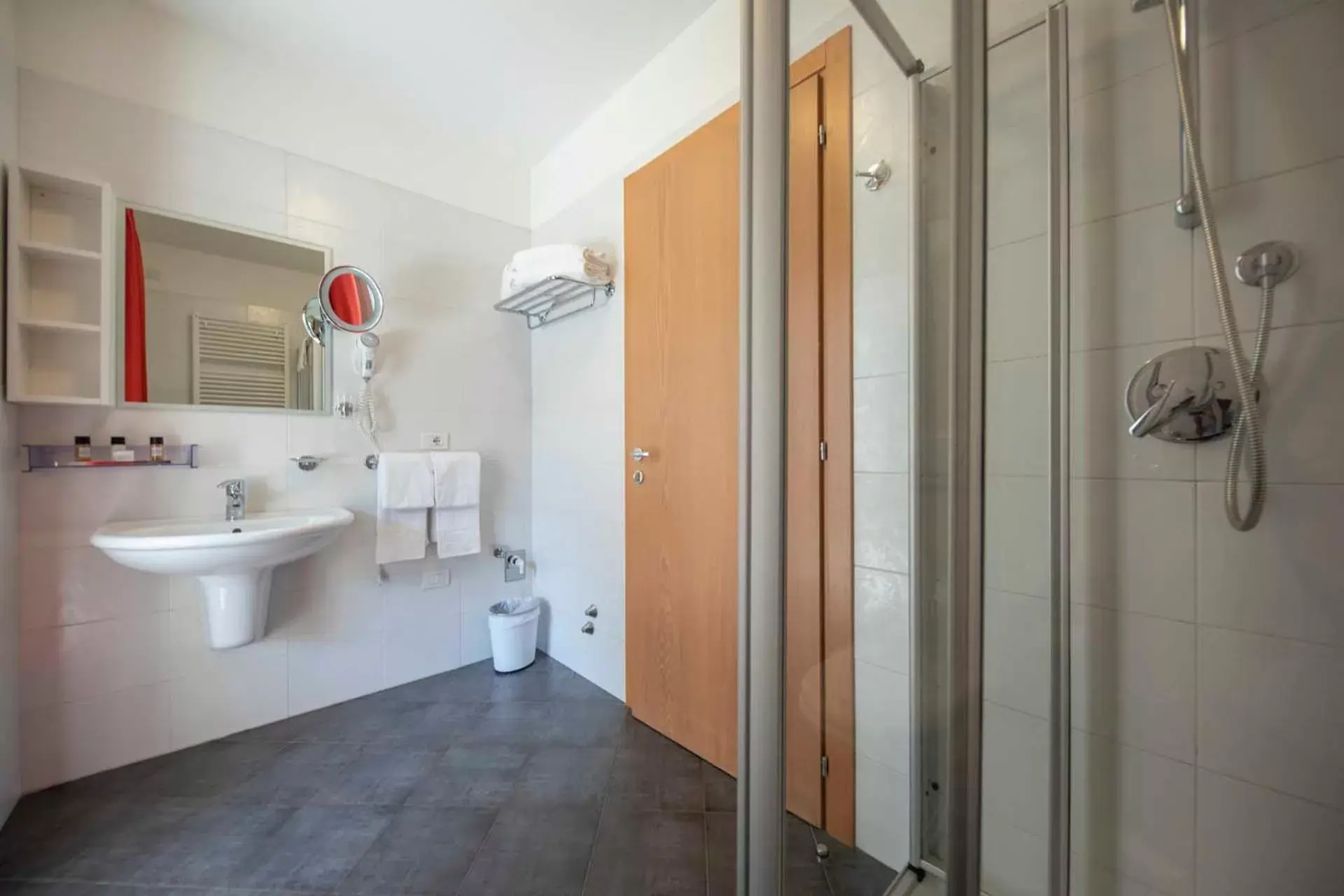 Shower, Bathroom in 4 Limoni Apartment Resort