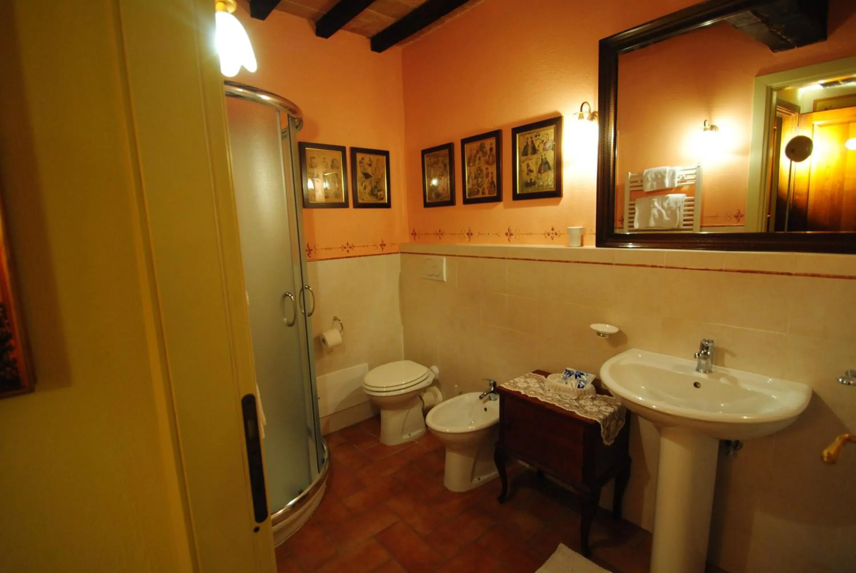 Bathroom in Torre Sangiovanni Albergo e Ristorante