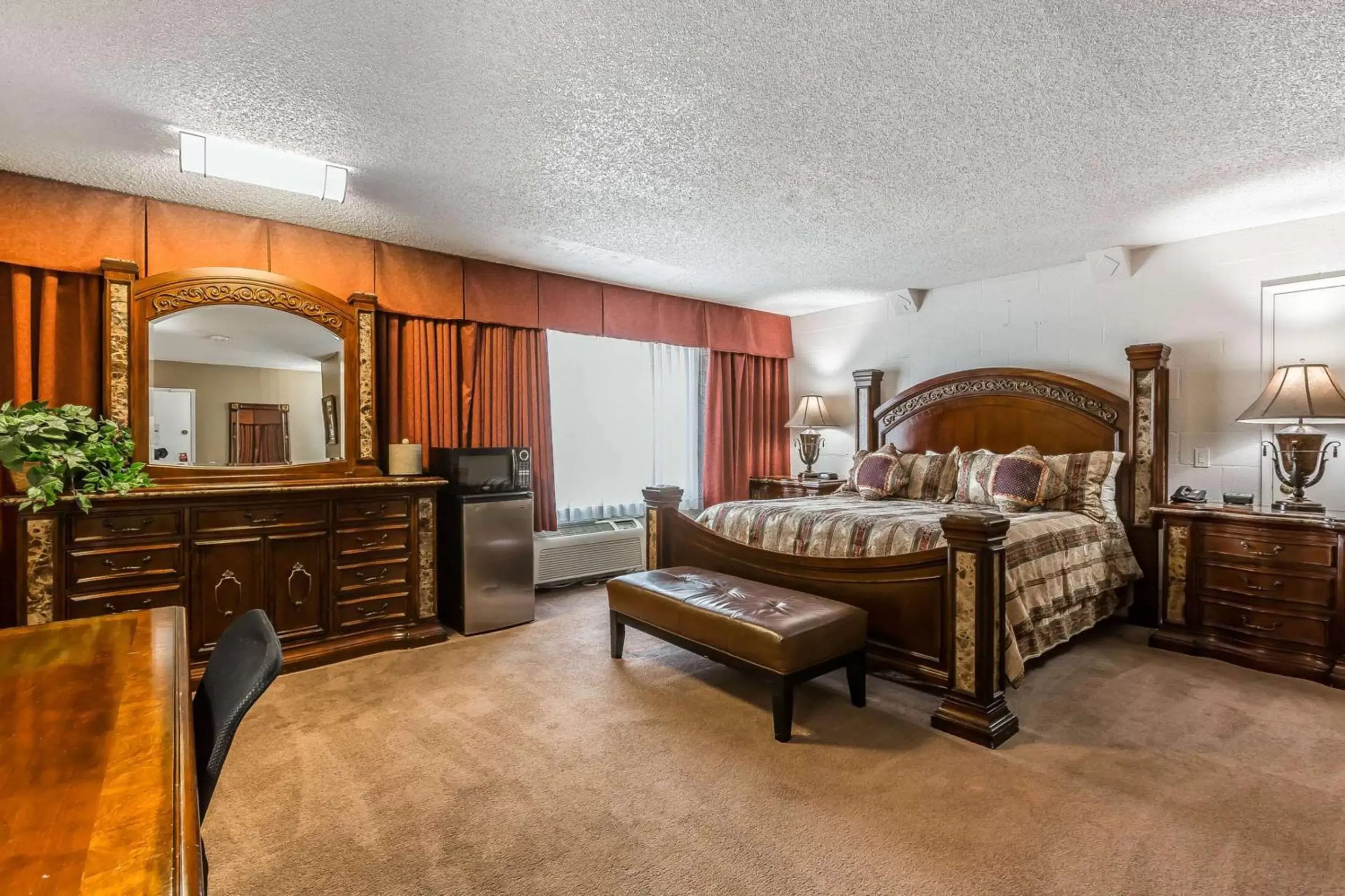 Photo of the whole room, Seating Area in Econo Lodge Lake Elsinore Casino