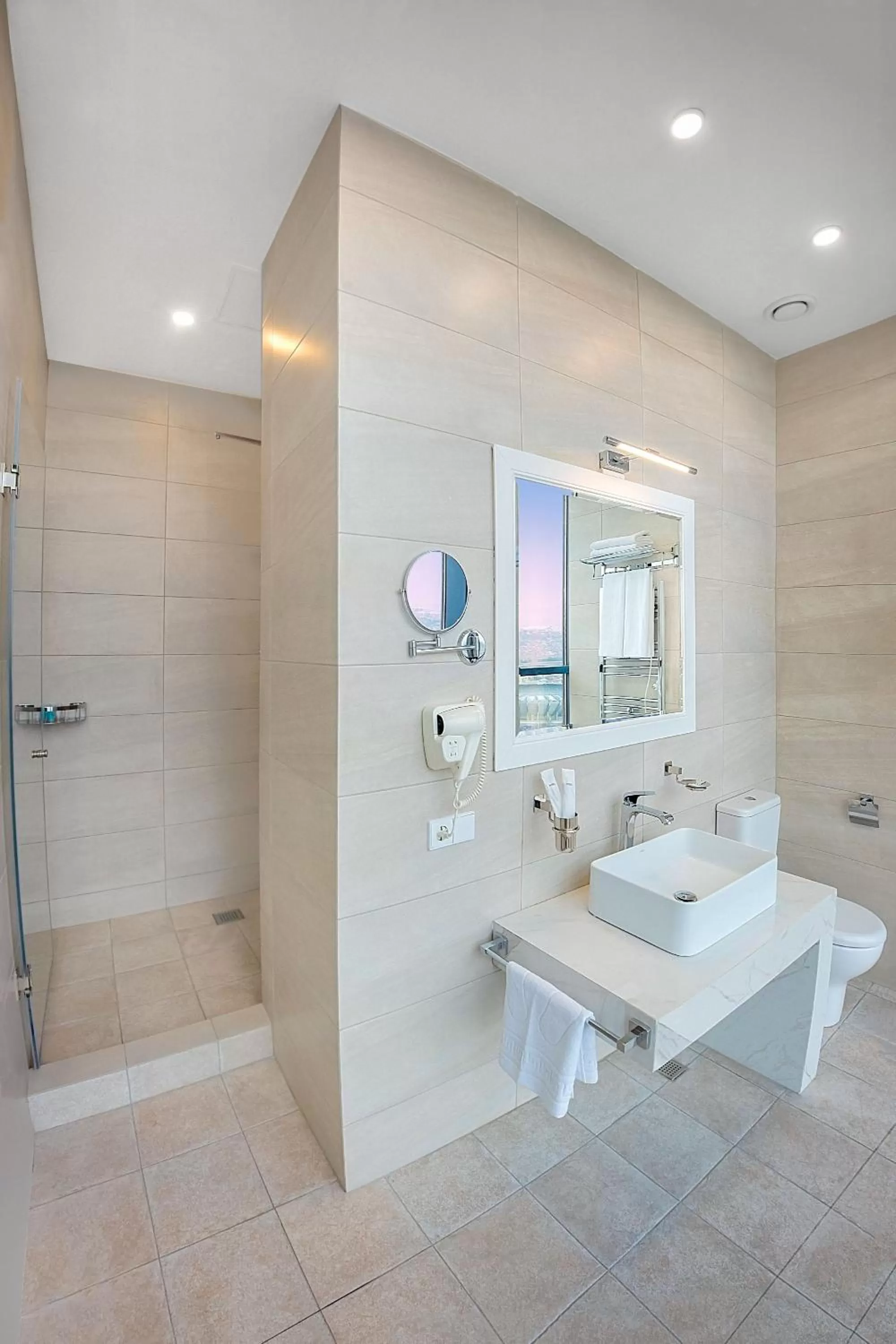 Bathroom in Meta Business Hotel By King David