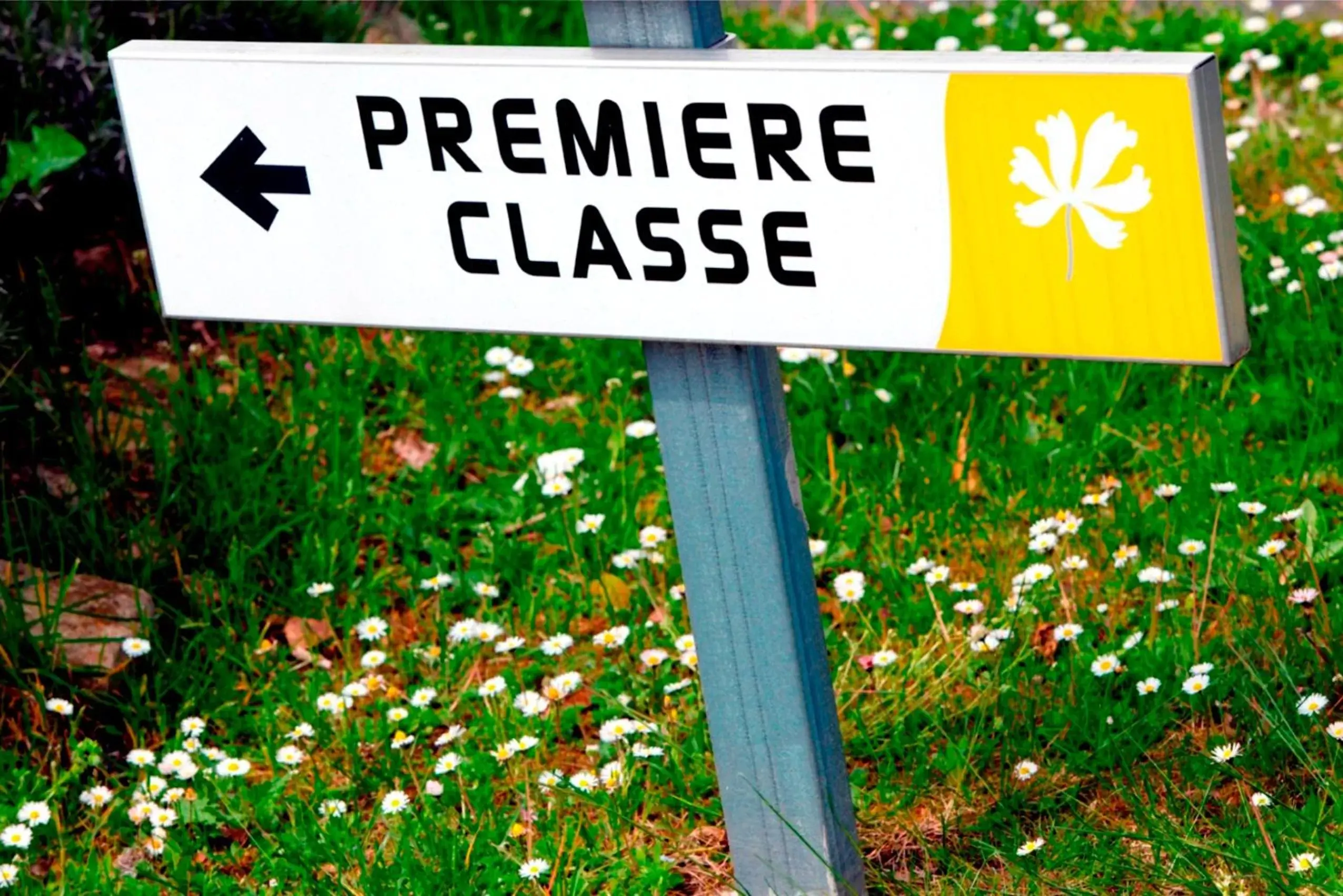 Facade/entrance in Premiere Classe Cambrai Proville