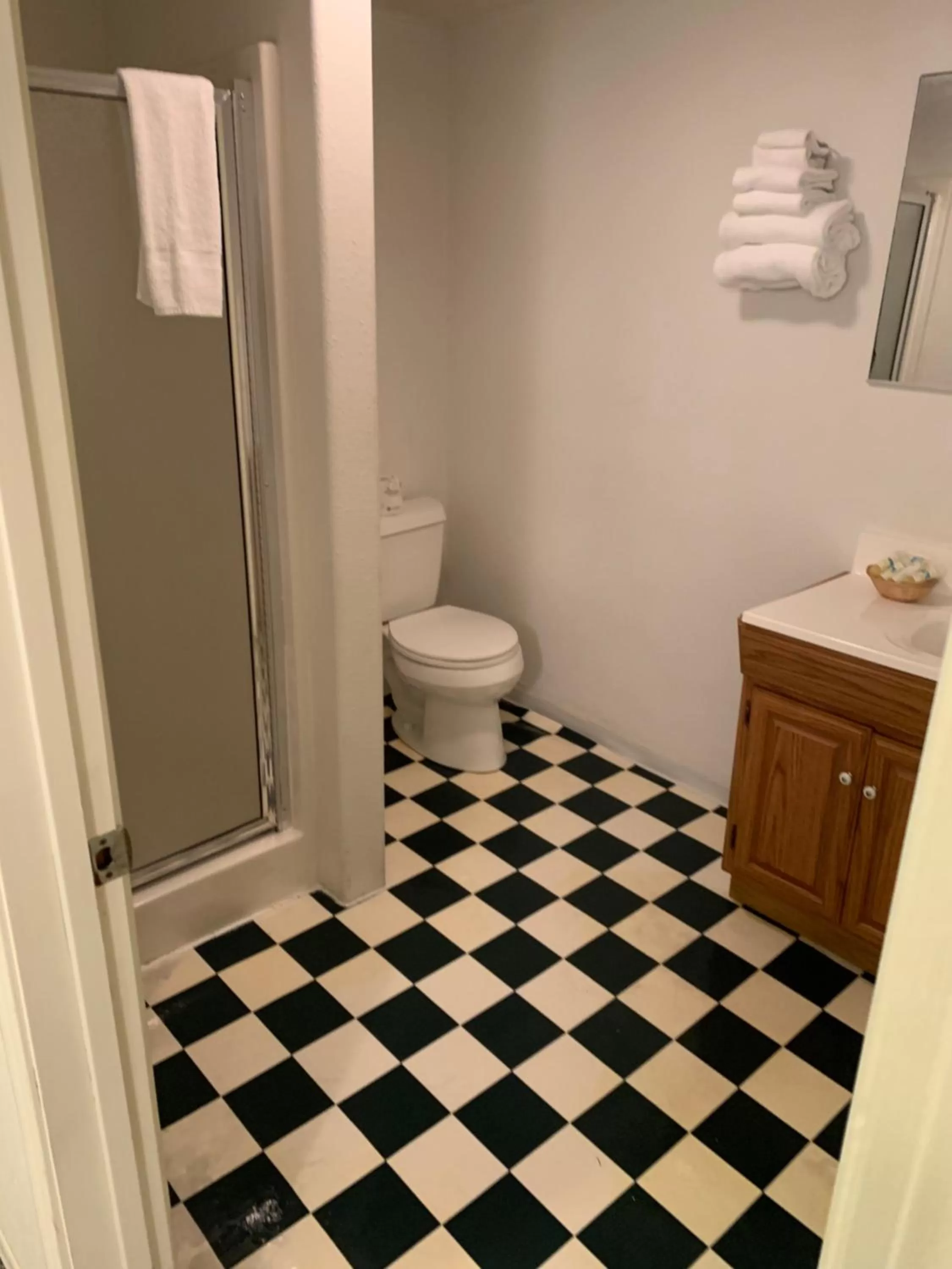 Curley's Resort & Dive Center