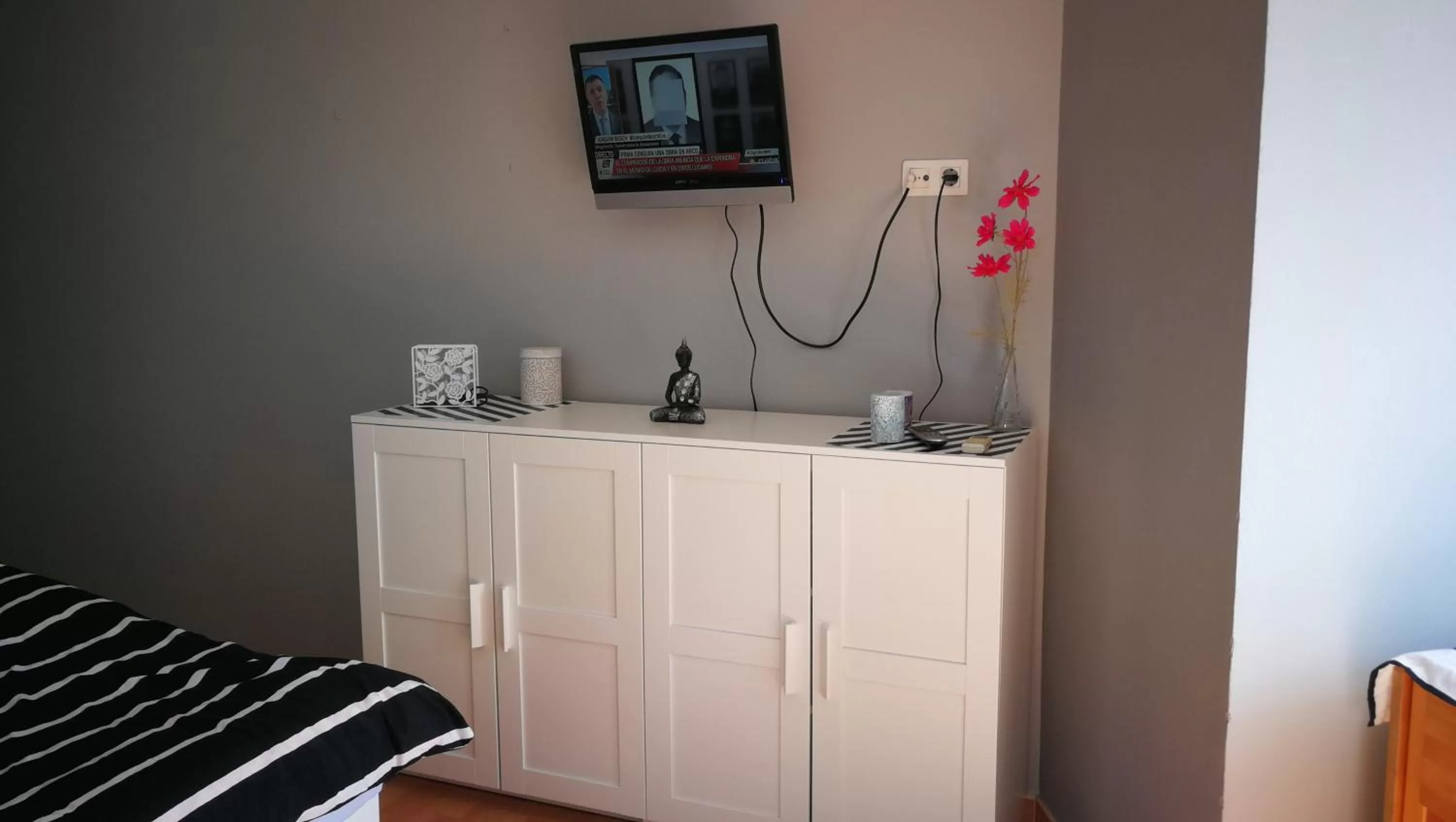 TV/Entertainment Center in Benalmadena ,apartamento-Estudio primera Línea de Playa