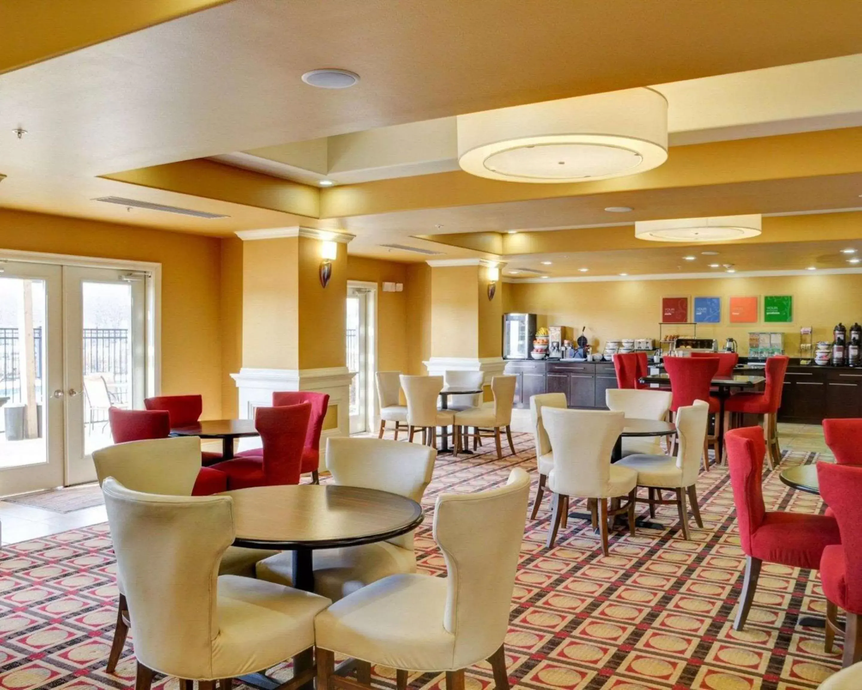 Restaurant/places to eat, Lounge/Bar in Comfort Inn & Suites Fort Smith I-540