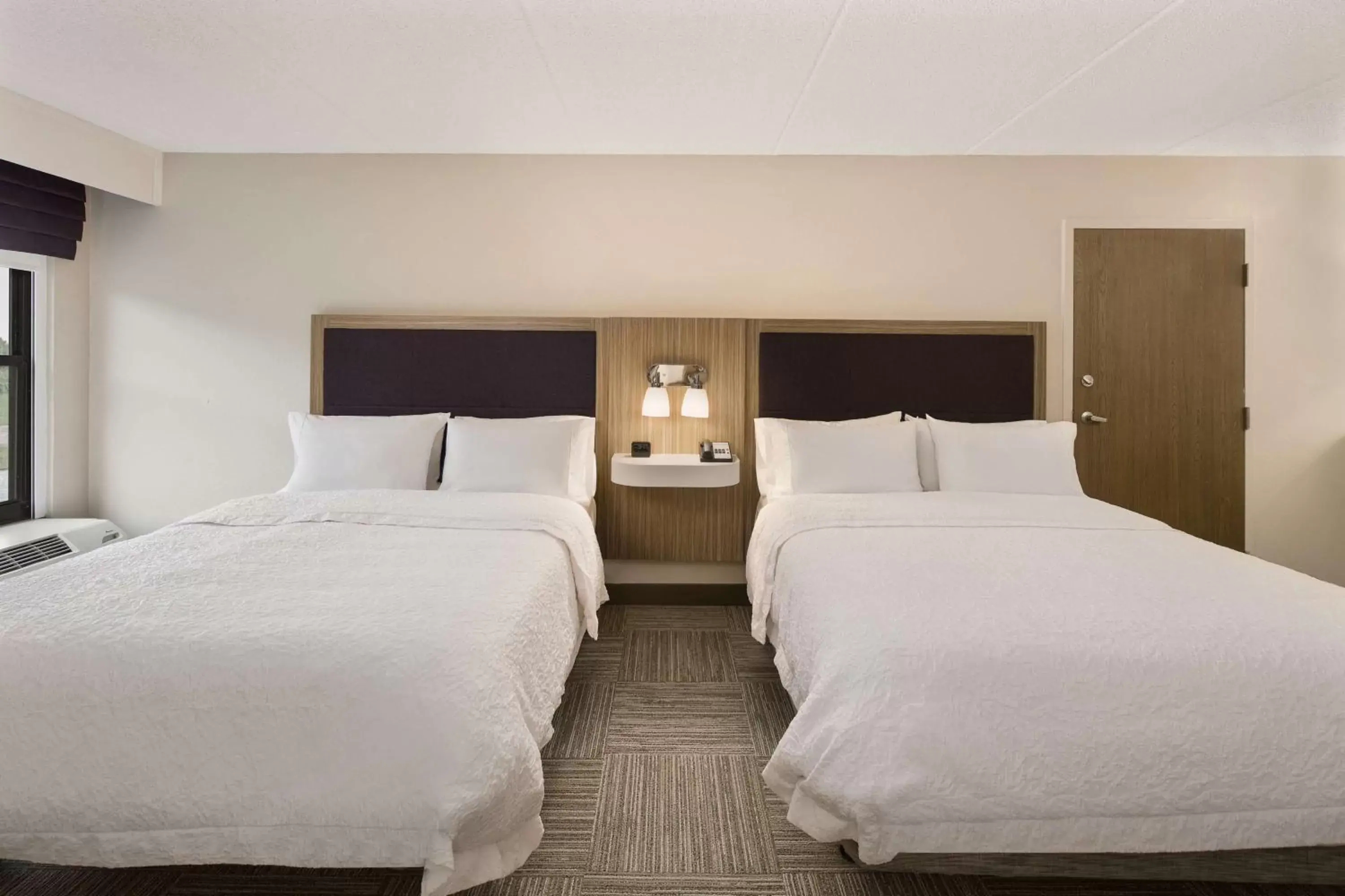 Bed in Hampton Inn Lagrange near Callaway Gardens Bed in Hampton Inn Lagrange near Callaway Gardens