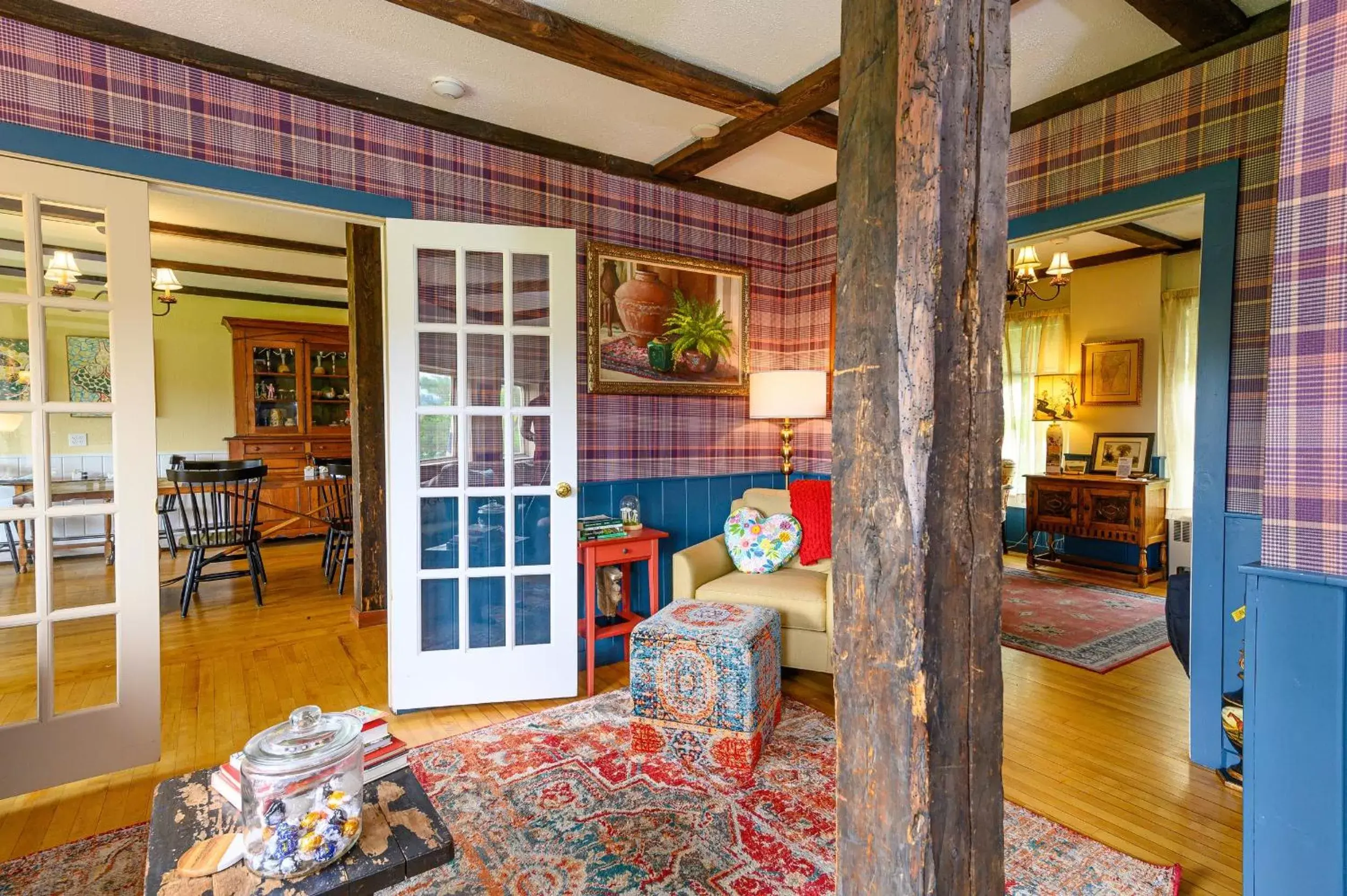 Living room in Brass Lantern Inn