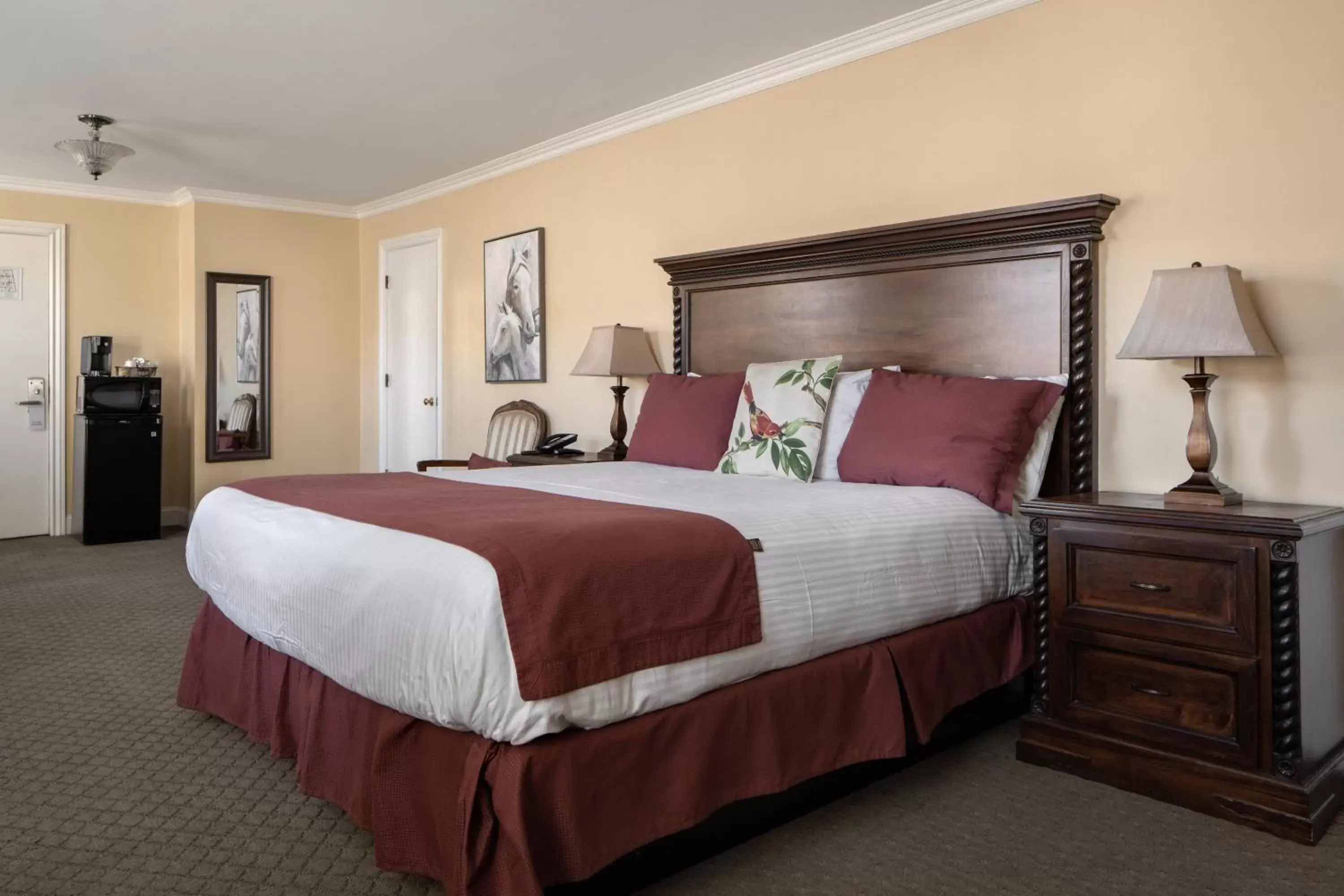 Bedroom, Bed in Historic Sonora Inn