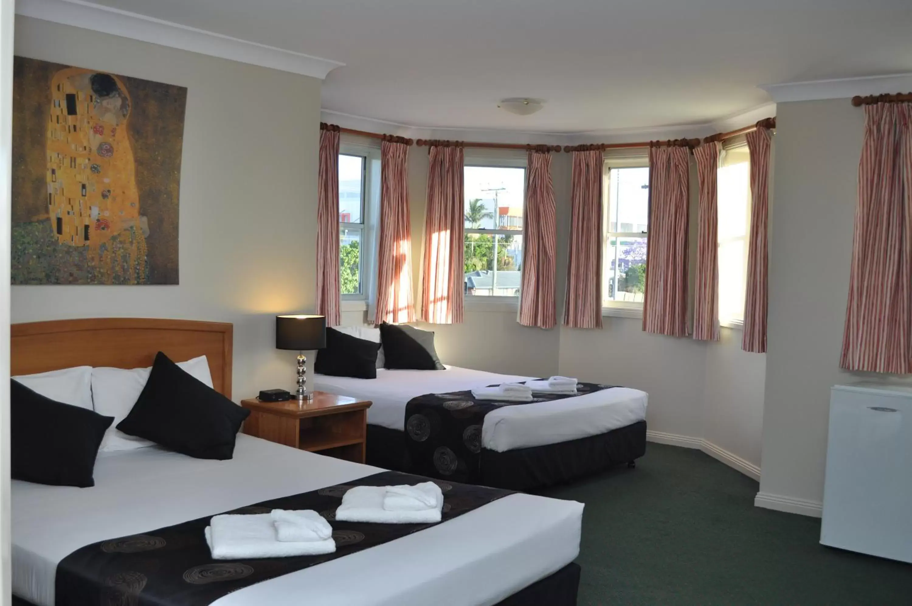 Photo of the whole room, Bed in Meadowbrook Hotel Brisbane