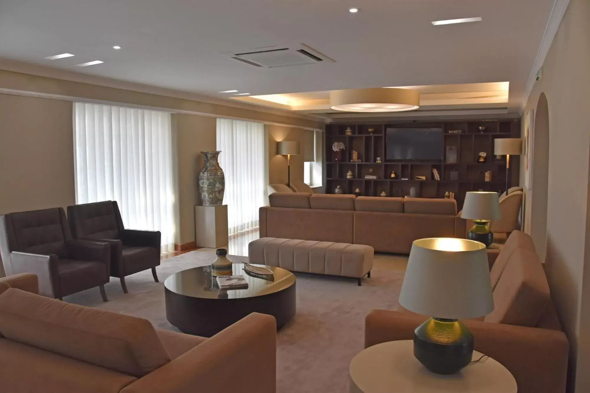 Communal lounge/ TV room, Lobby/Reception in Hotel Suave Mar