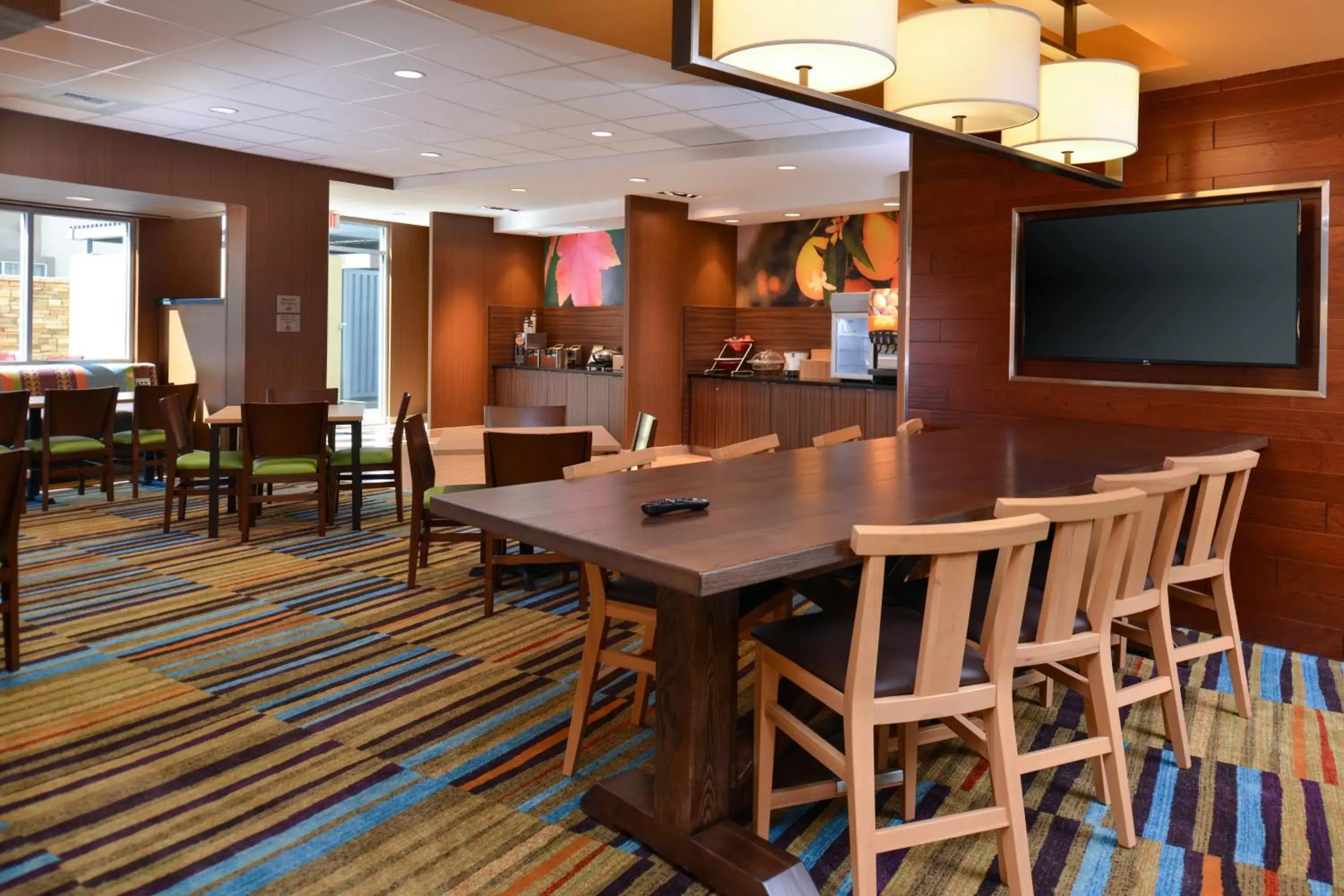 Breakfast, Lounge/Bar in Fairfield Inn & Suites by Marriott Sacramento Airport Woodland