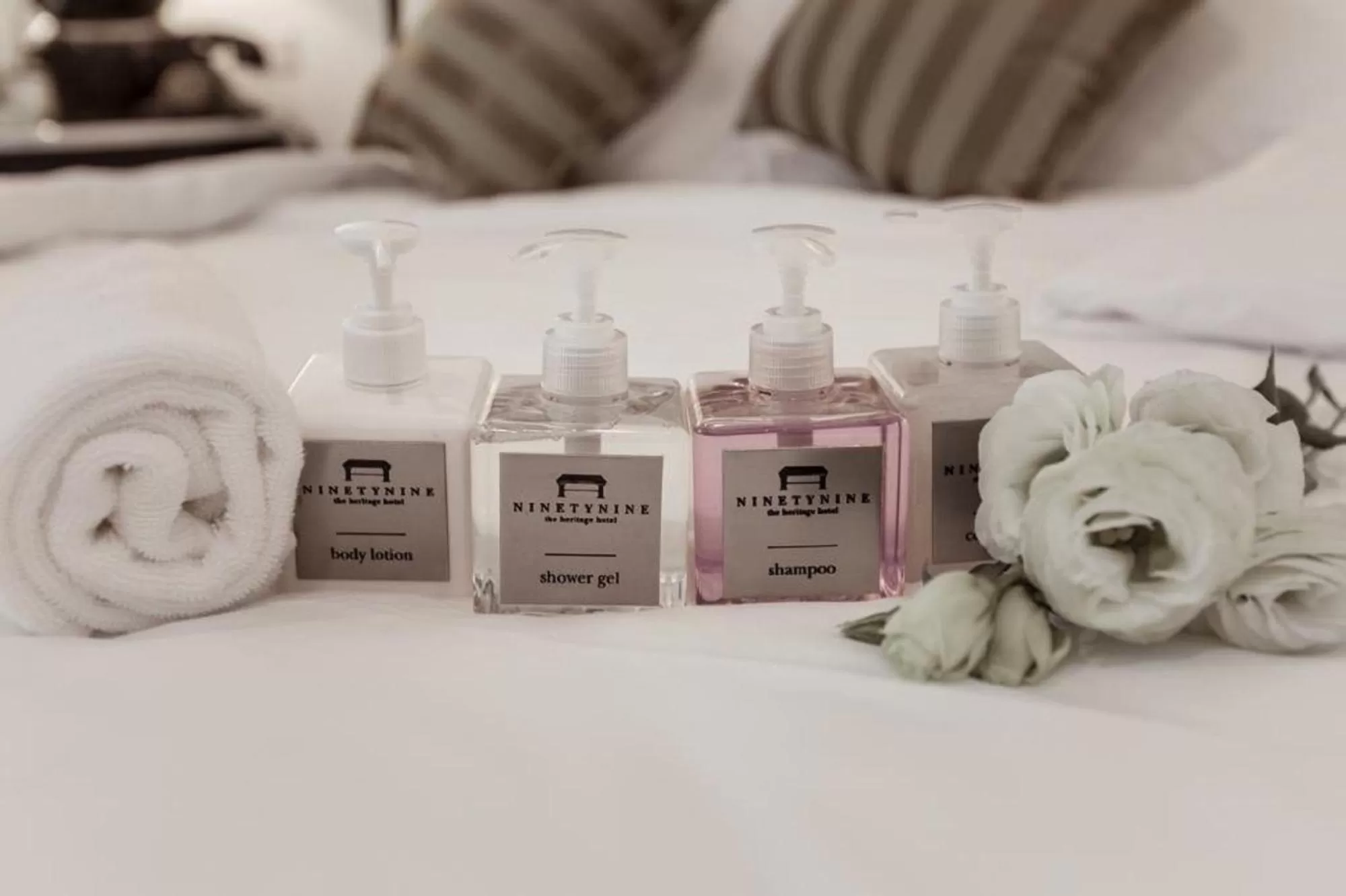 Bathroom, Bed in 99 The Heritage Hotel