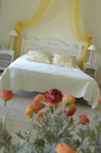 Bedroom, Bed in Le Clos De Pradines