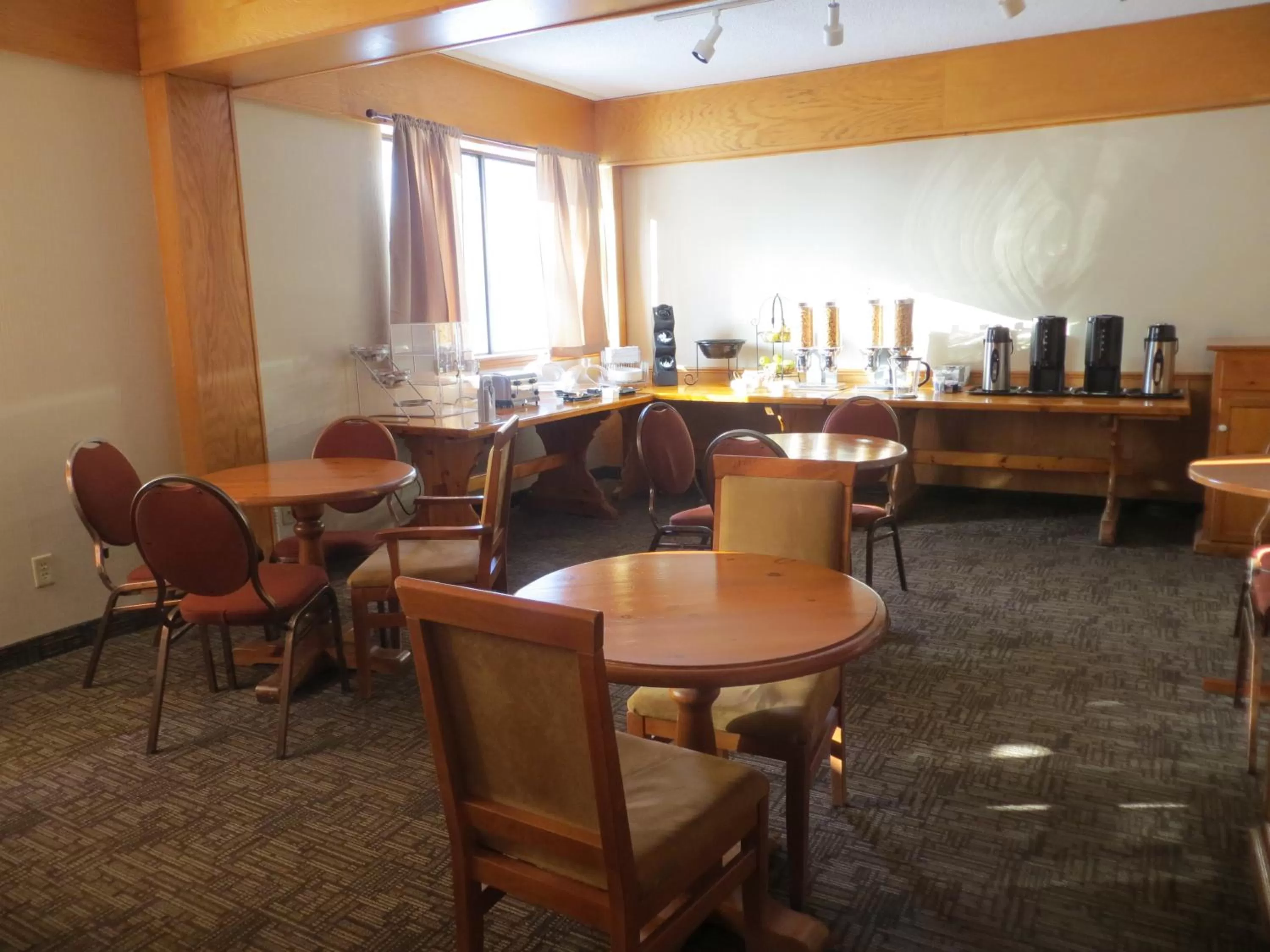 Restaurant/places to eat in Travelodge by Wyndham Thunder Bay ON