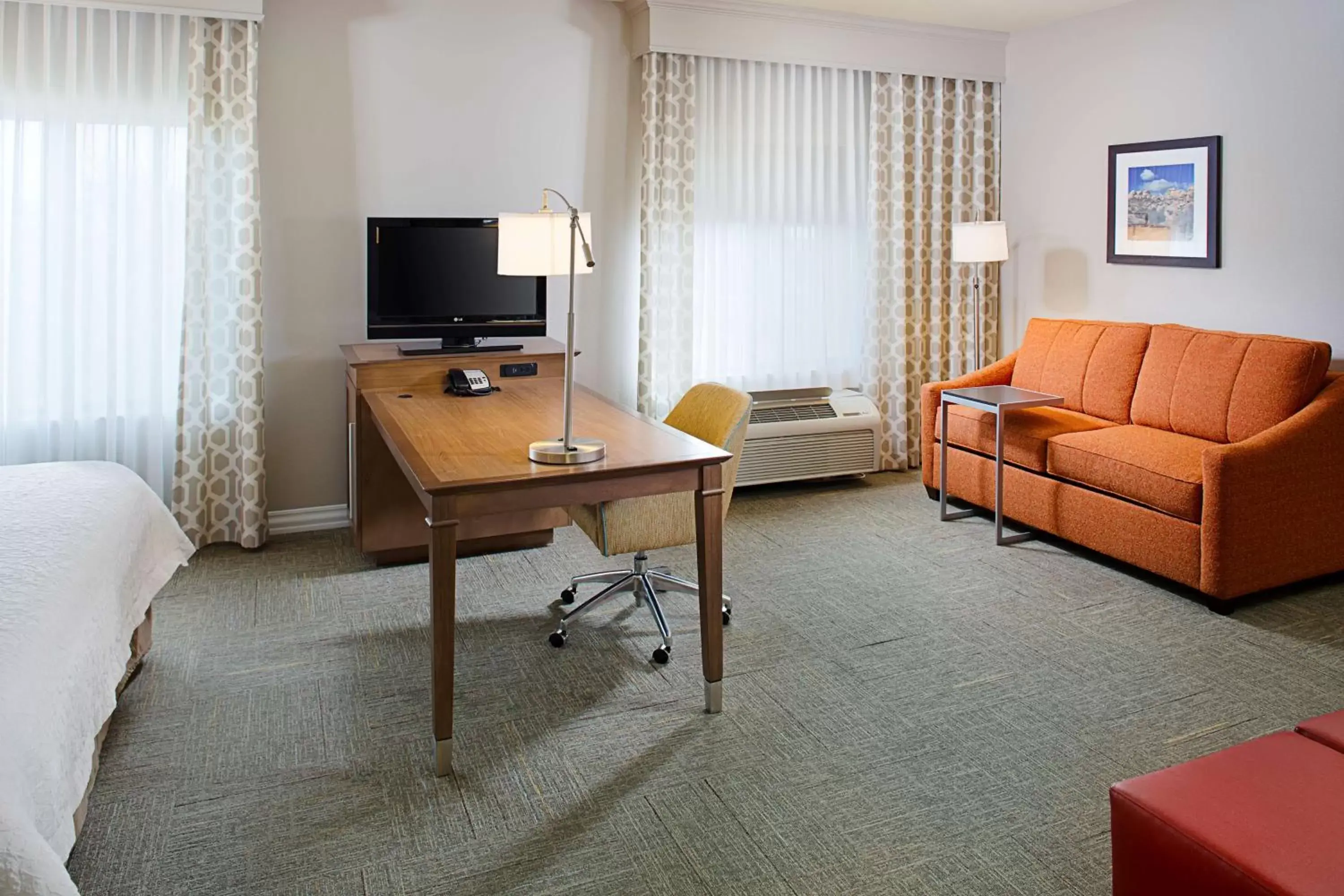 Bed, Seating Area in Hampton Inn & Suites Lancaster