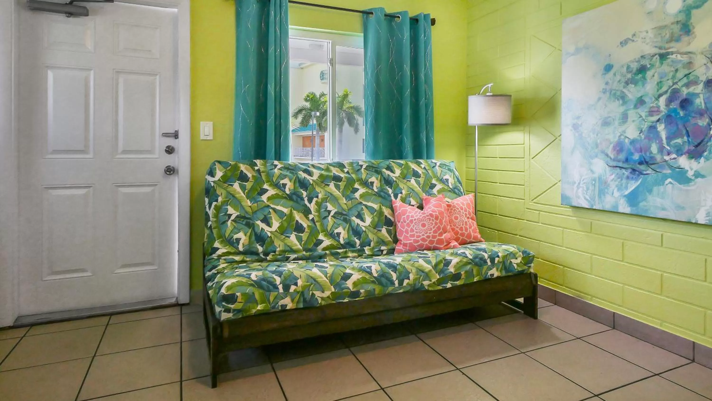 Living room, Seating Area in The Beach House - Treasure Island