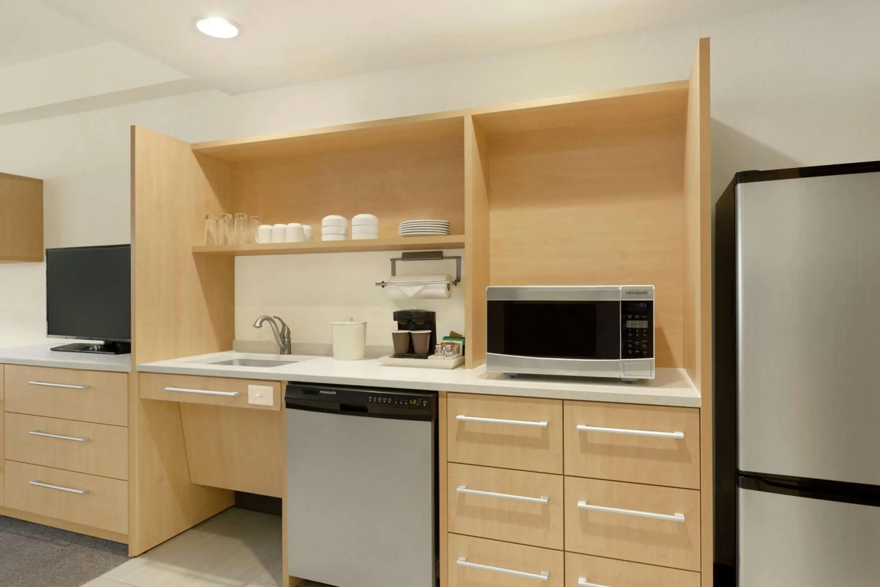 Kitchen or kitchenette, Kitchen/Kitchenette in Home2 Suites by Hilton Austin North/Near the Domain, TX