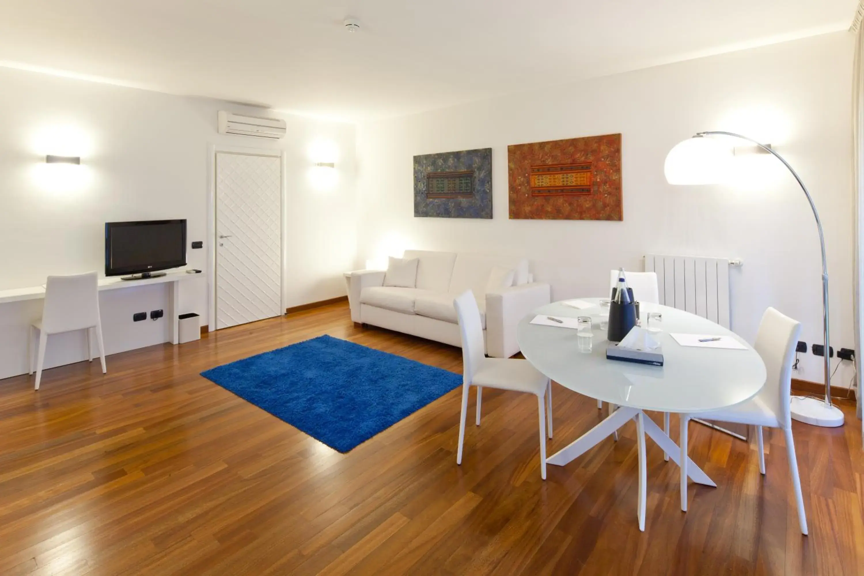 Bedroom, Seating Area in Hotel Nasco