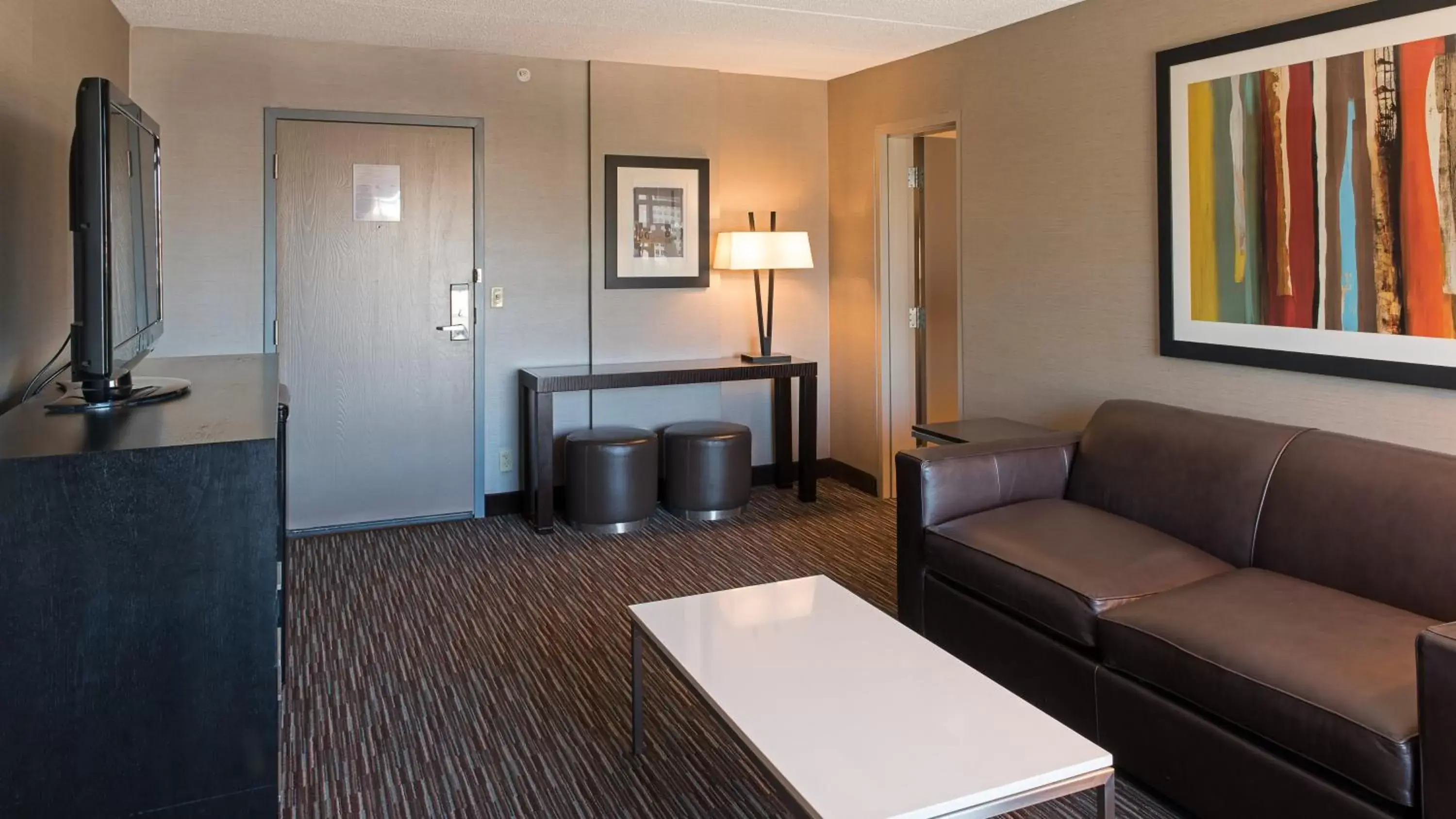 Photo of the whole room, Seating Area in Holiday Inn St. Paul Downtown, an IHG Hotel